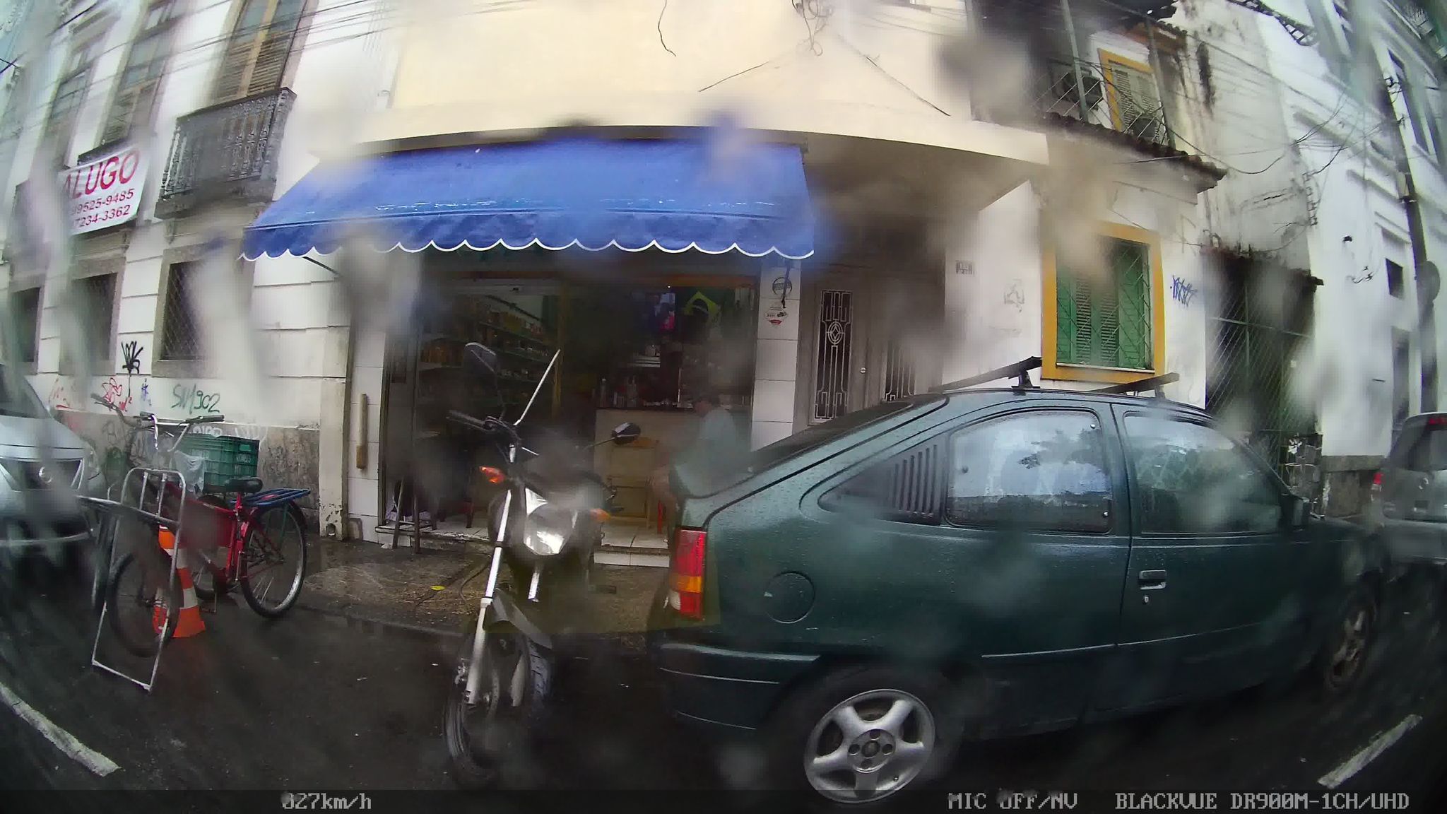 Street-level view near Proko V, Laranjeiras