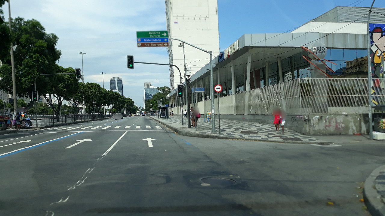 Street-level view near Quarto de Madeira P Guardar Material, Centro