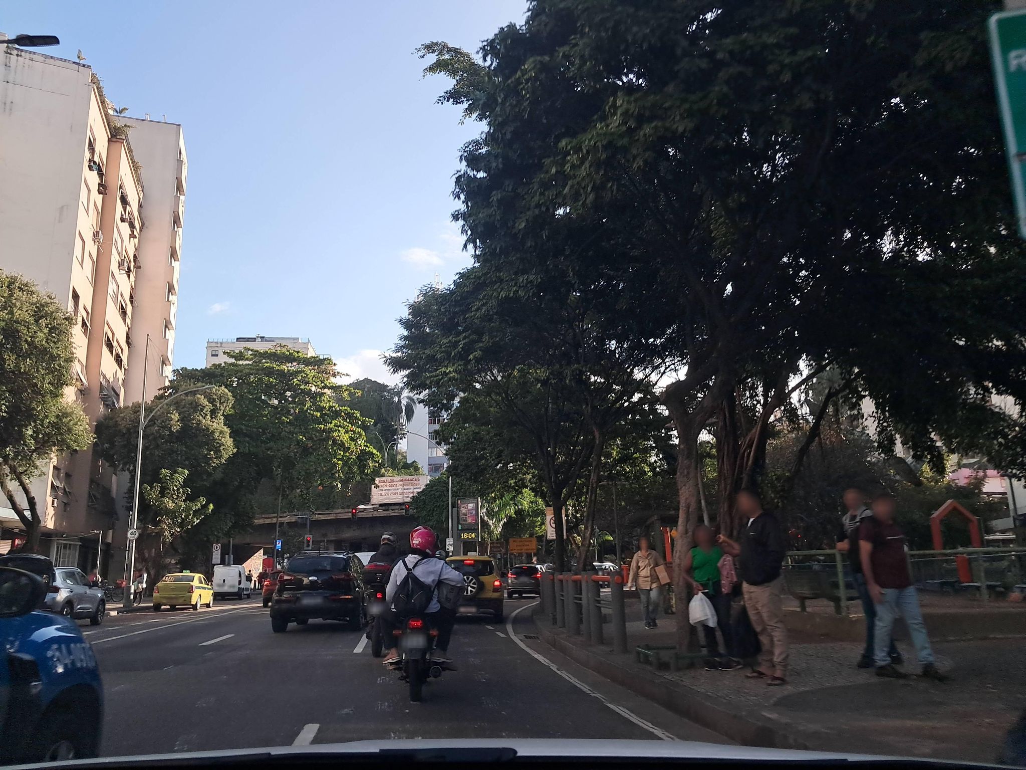 Street-level view near Quinta das Laranjeiras, Laranjeiras