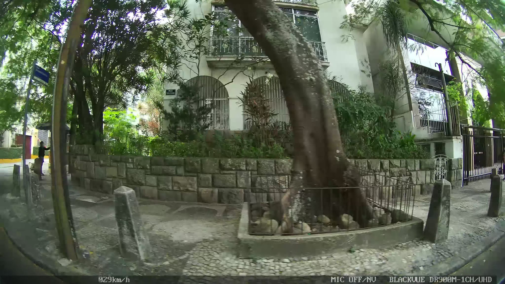 Street-level view near Recanto dos Flamboyants, Lagoa