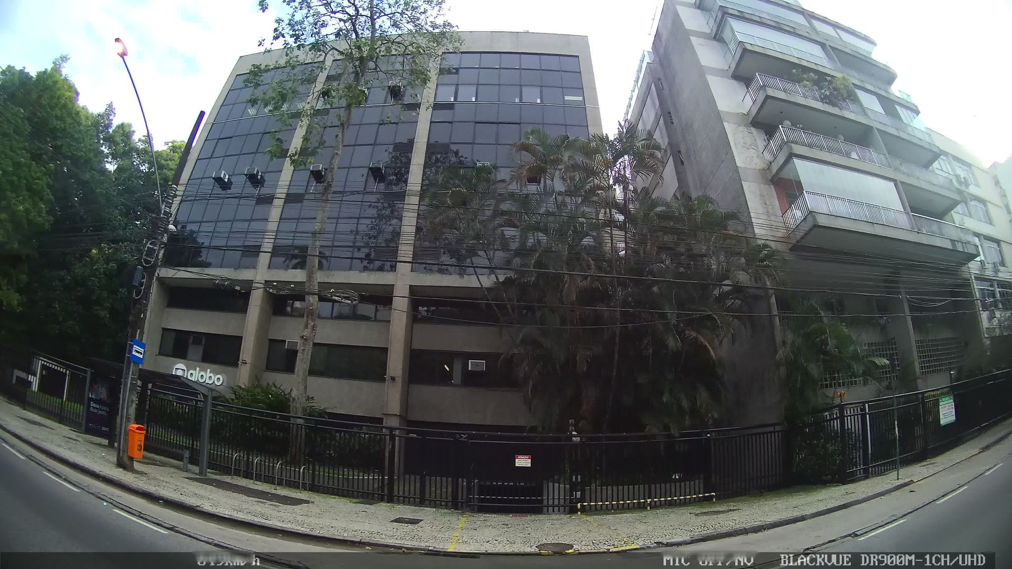Street-level view near Rede Globo, Jardim Botânico