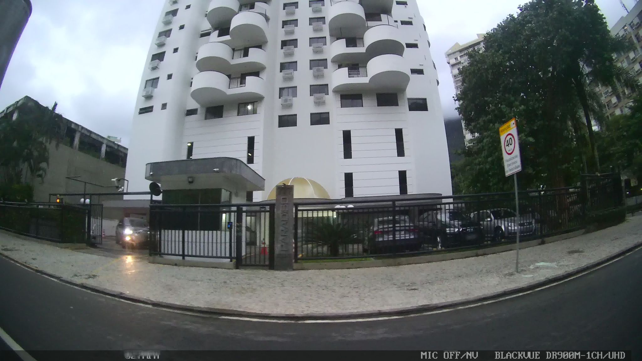 Street-level view near Residence Paradiso, Vidigal