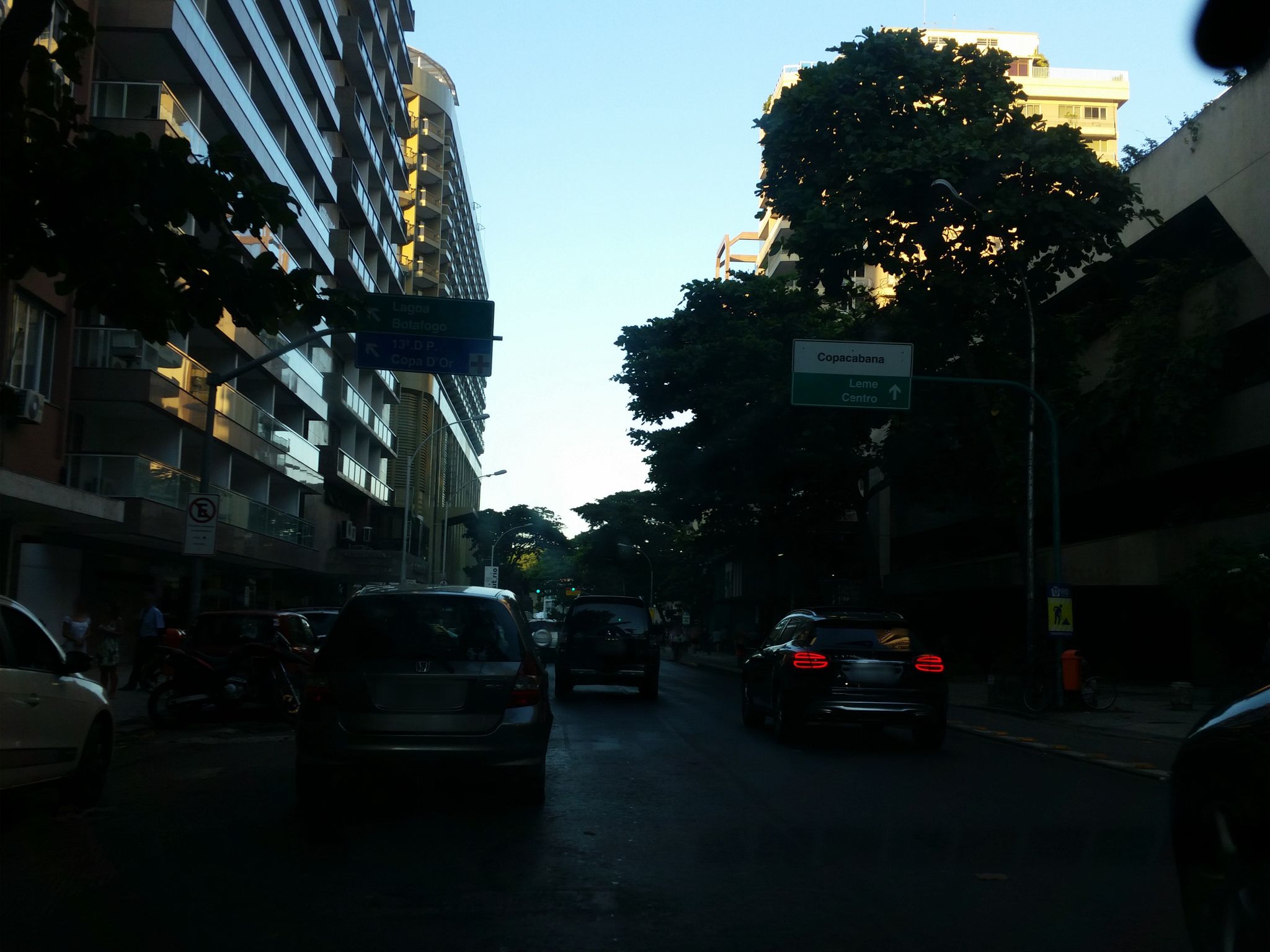 Street-level view near Residencial Apart, Ipanema