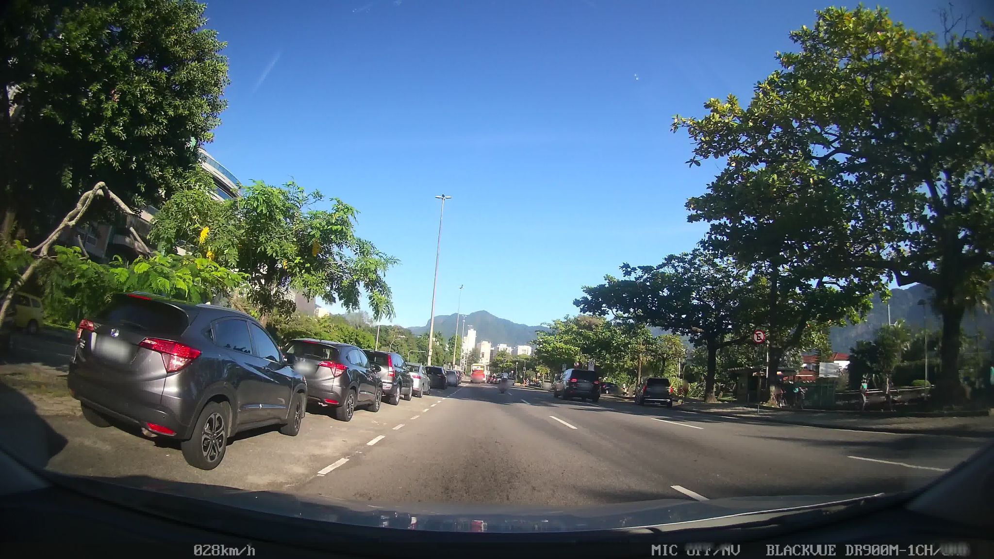 Street-level view near Residencias Claude Debussy, Lagoa