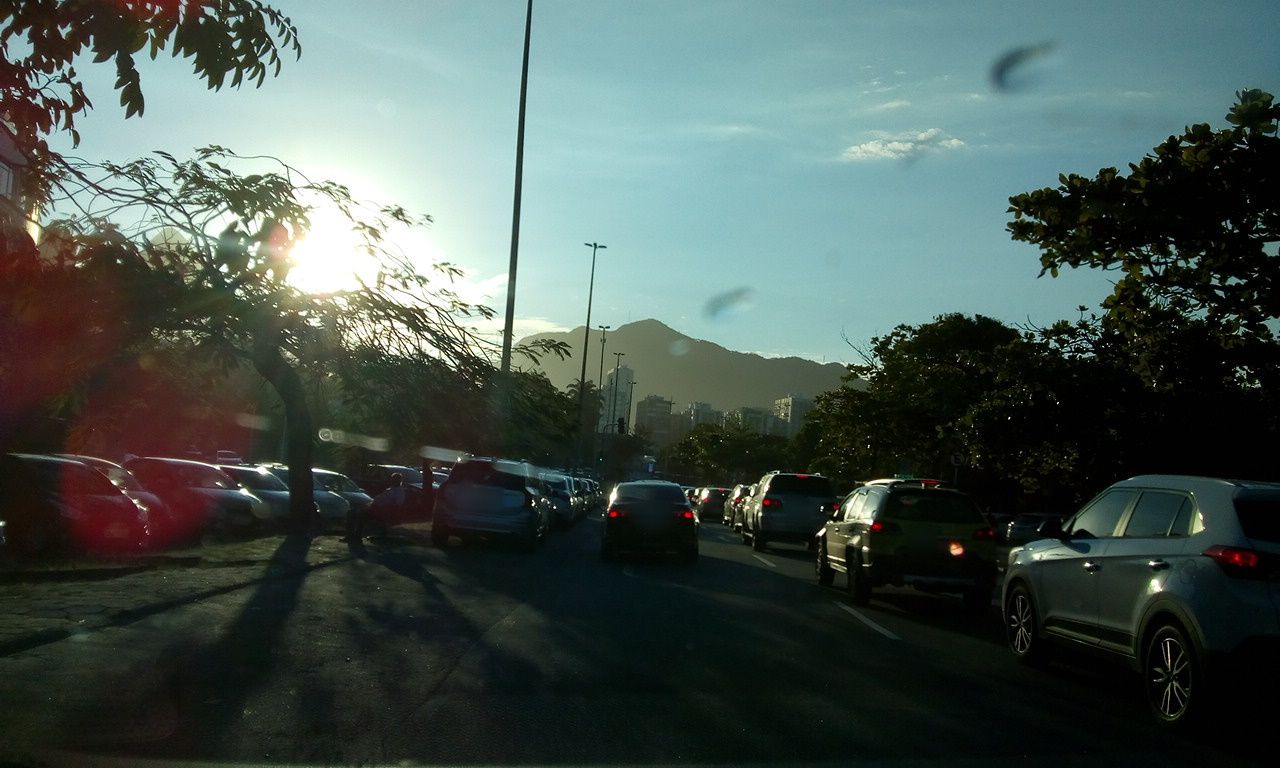 Street-level view near Residencias Claude Debussy, Ipanema
