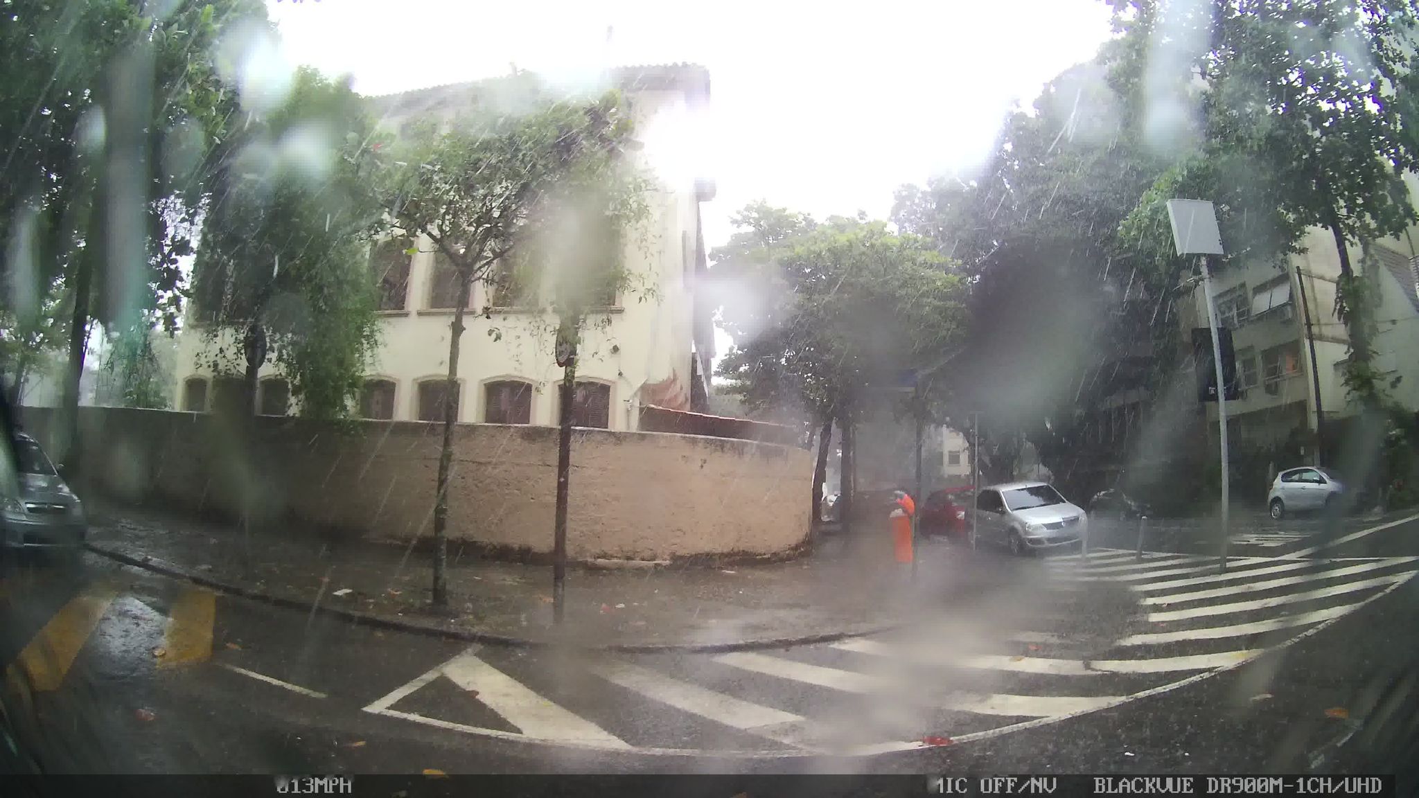 Street-level view near Residências Franz Li Szt, Ipanema