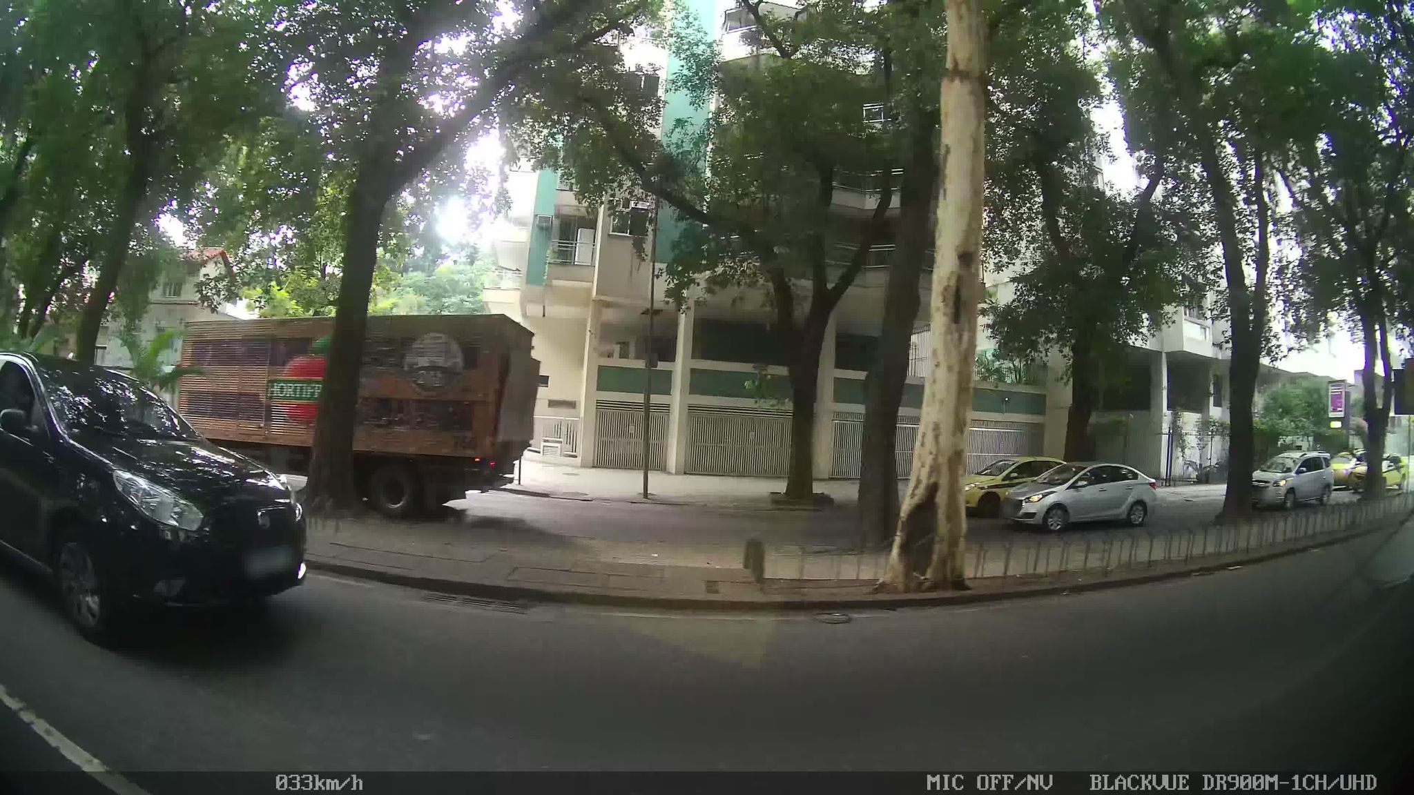 Street-level view near Residências Ubatuba, Laranjeiras