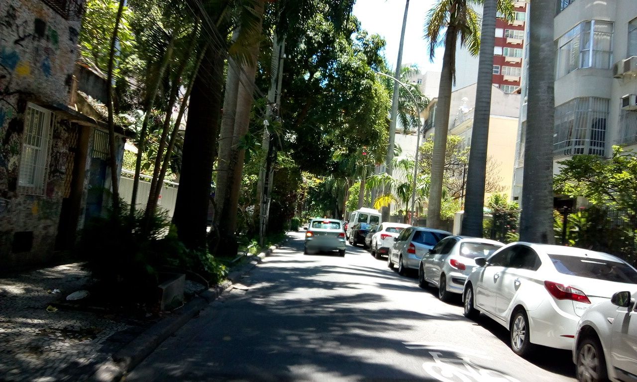 Street-level view near Rio Carioca, Laranjeiras
