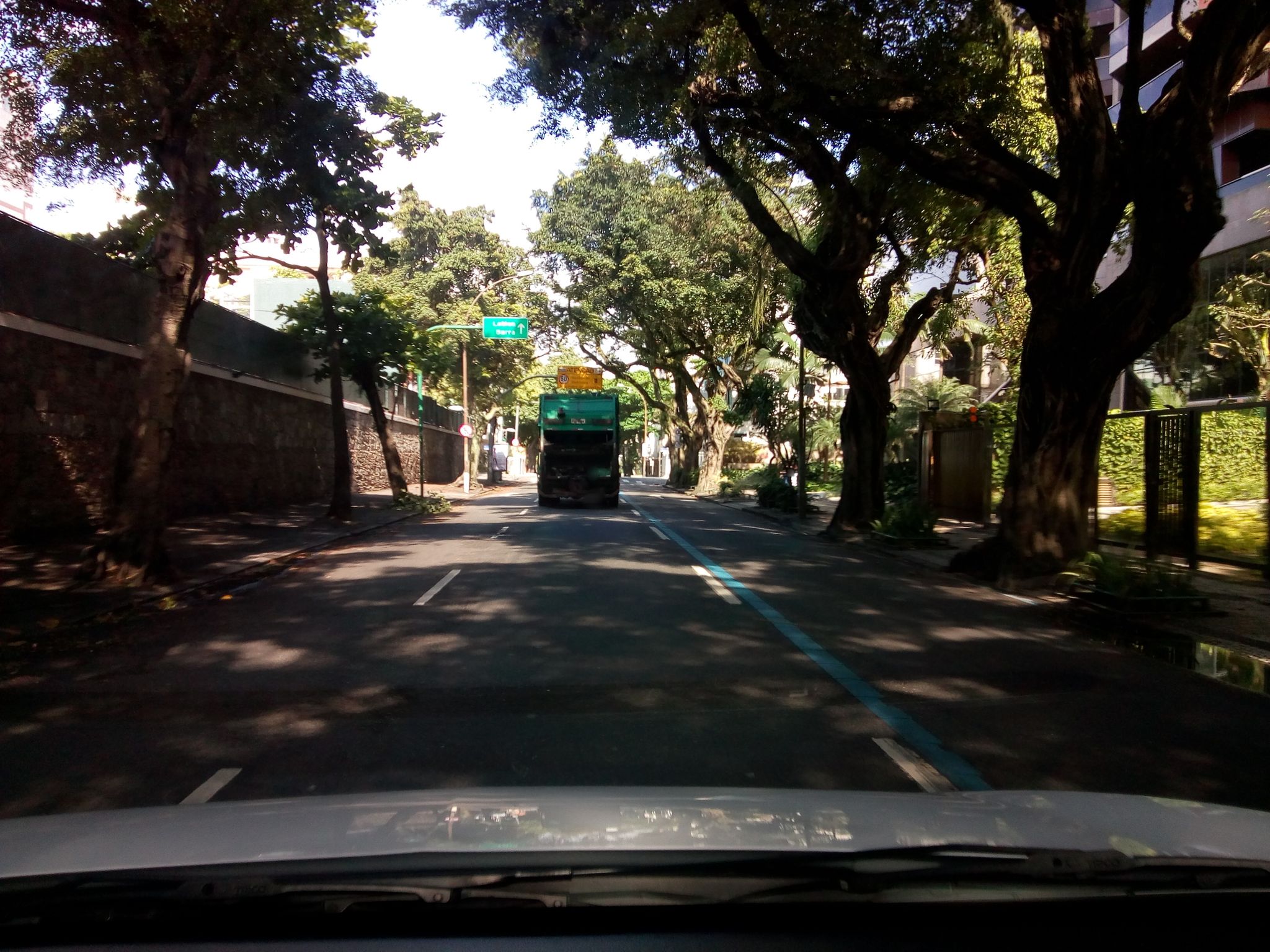 Street-level view near Rj Country Club, Ipanema