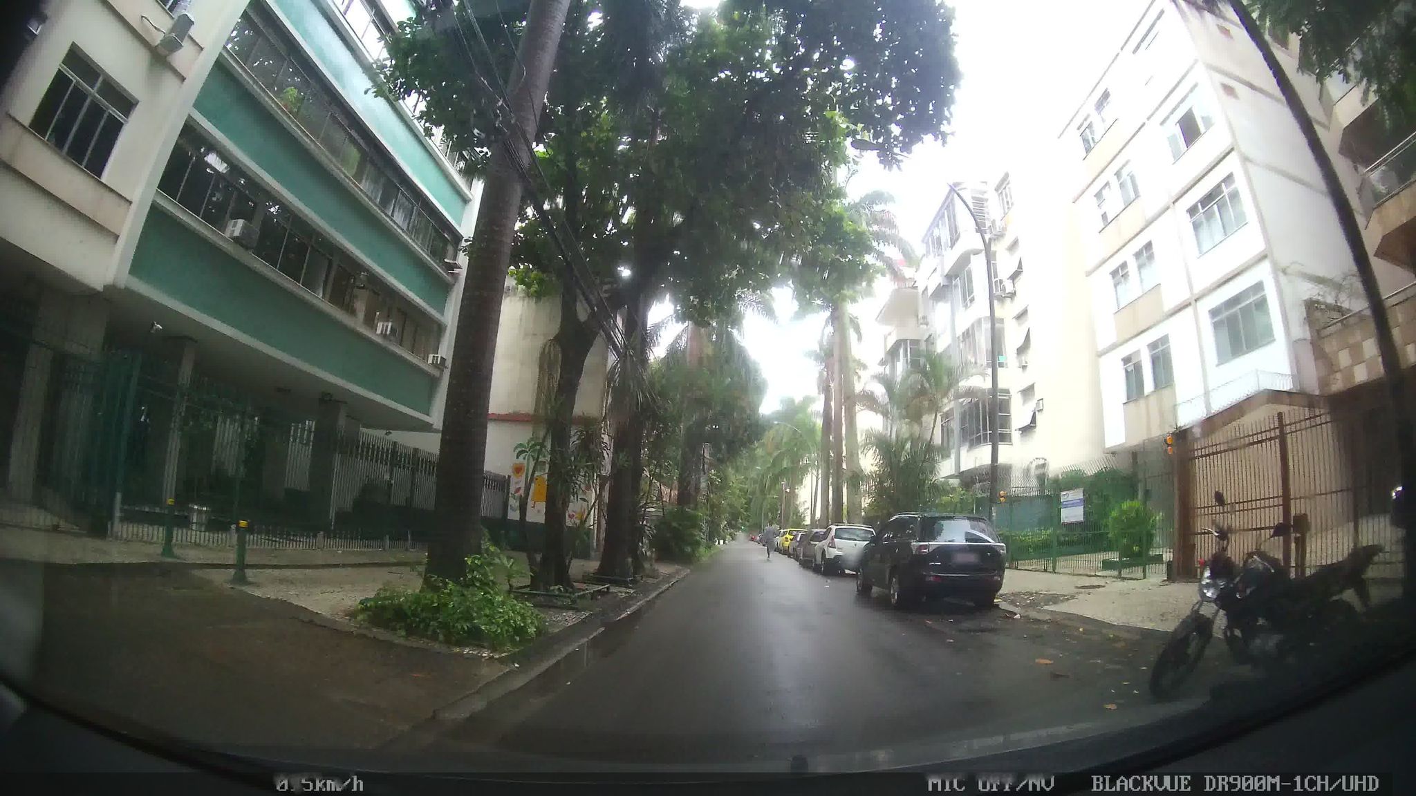 Street-level view near Rose Mar, Flamengo