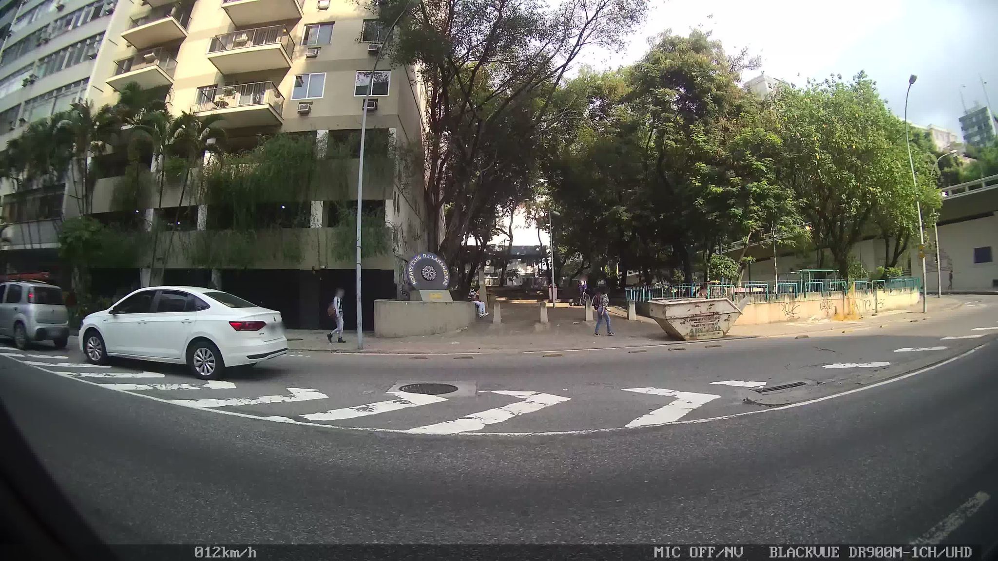 Street-level view near Sagitarius, Laranjeiras