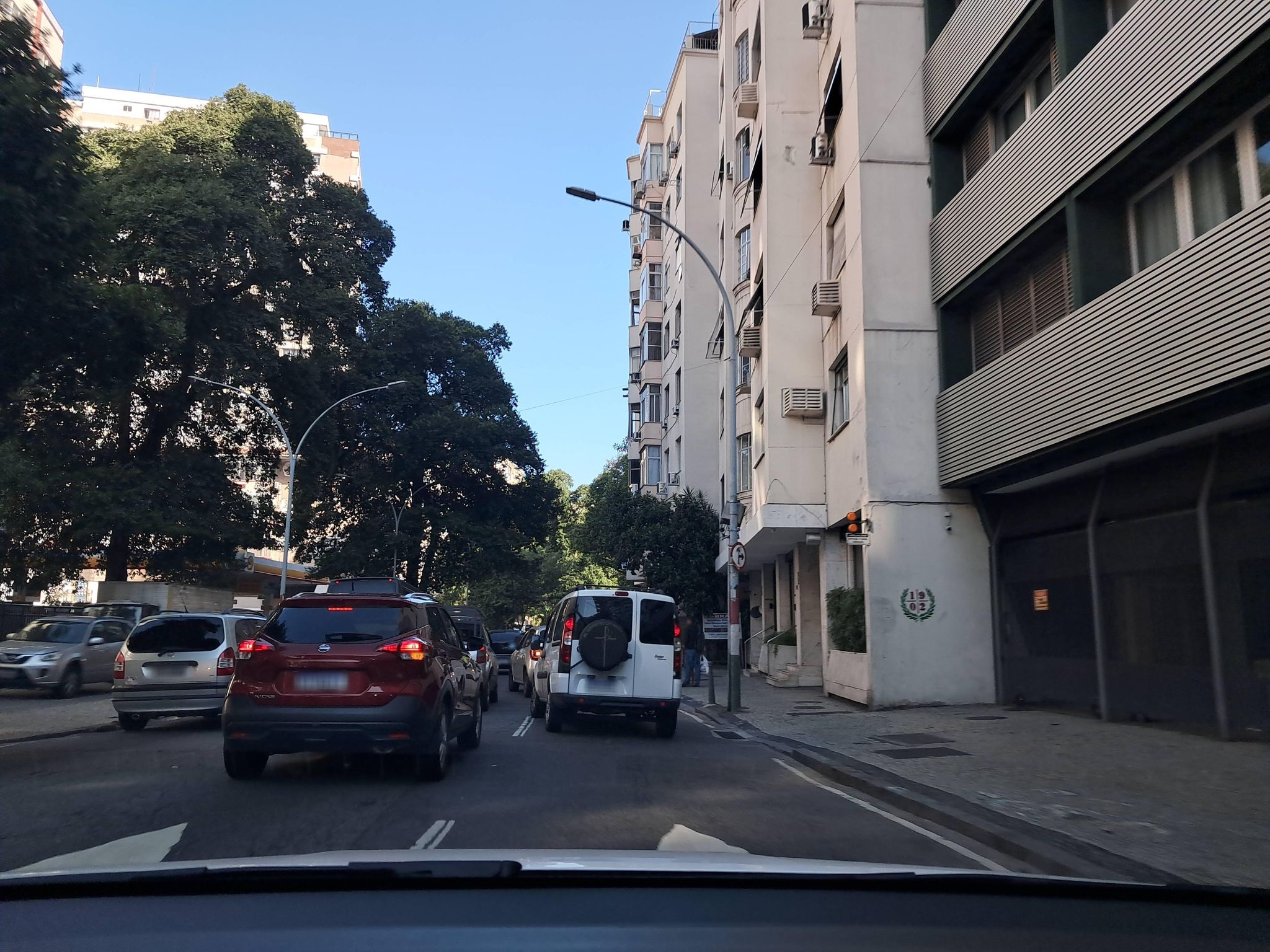 Street-level view near Sagitarius, Botafogo