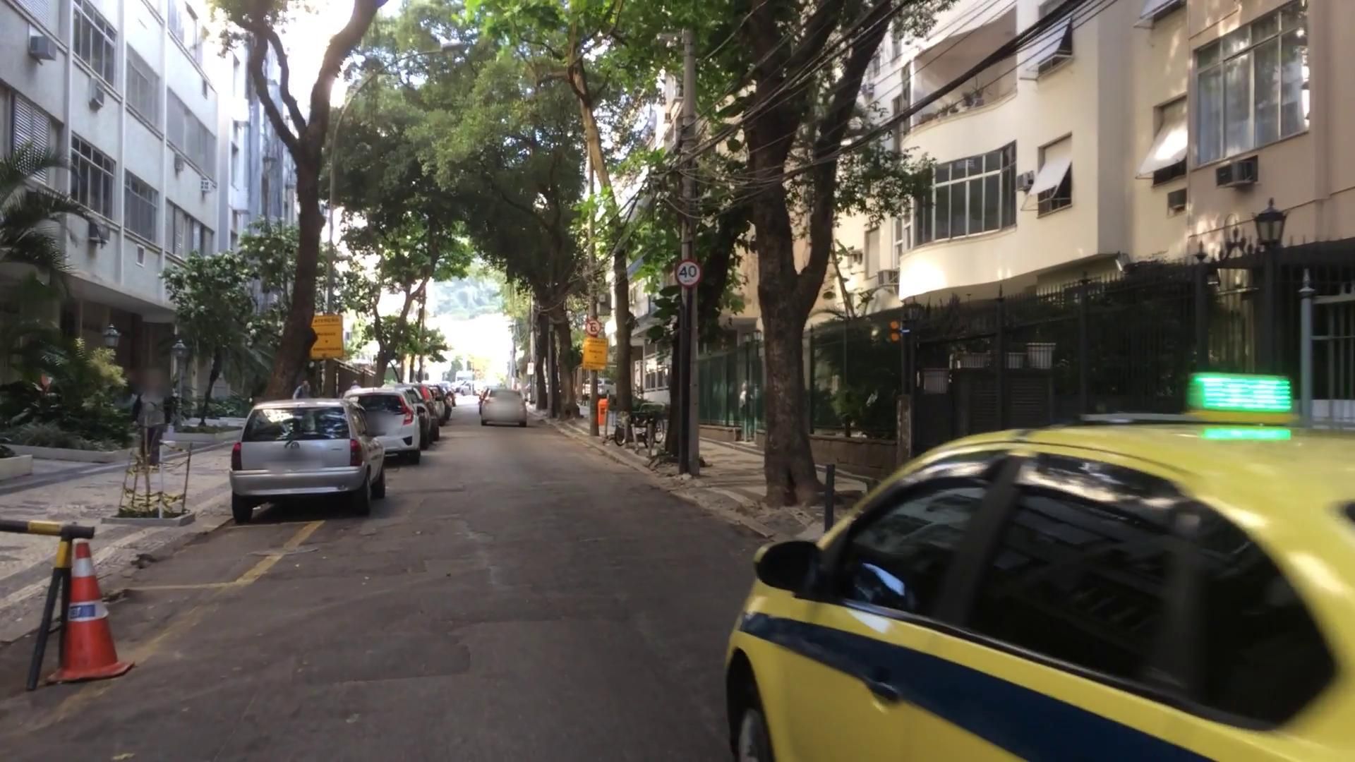 Street-level view near Saint Germain, Laranjeiras