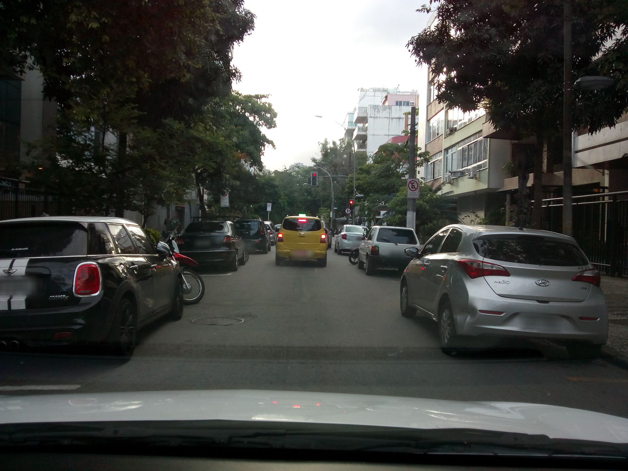 Street-level view near Saint Germain, Ipanema