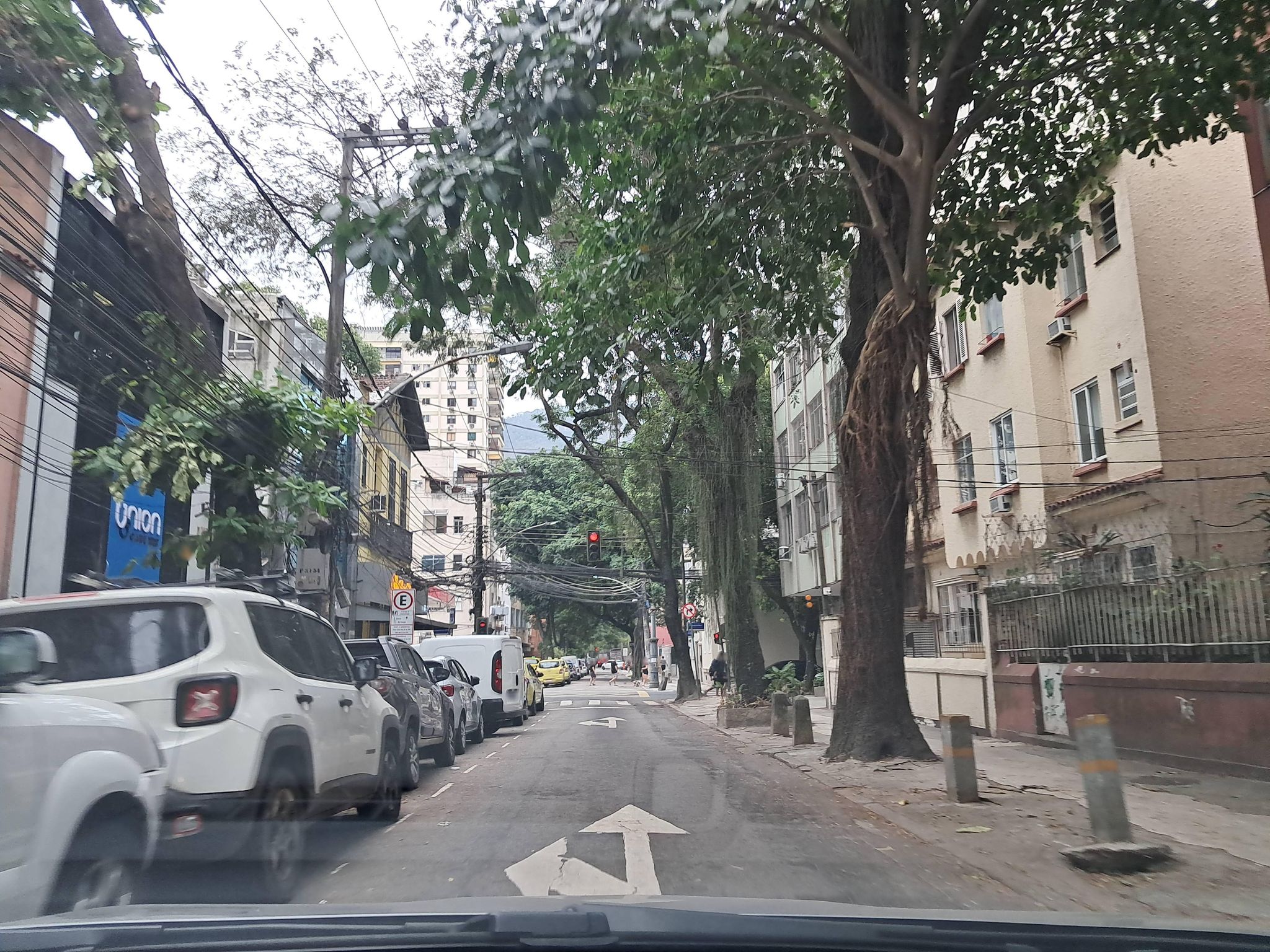 Street-level view near SaintTropez Residence, Botafogo