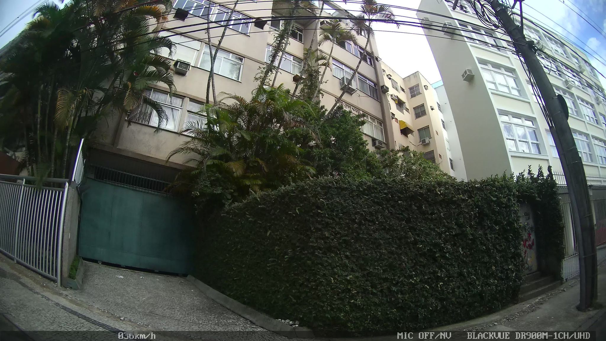 Street-level view near Sait James Park, Gávea