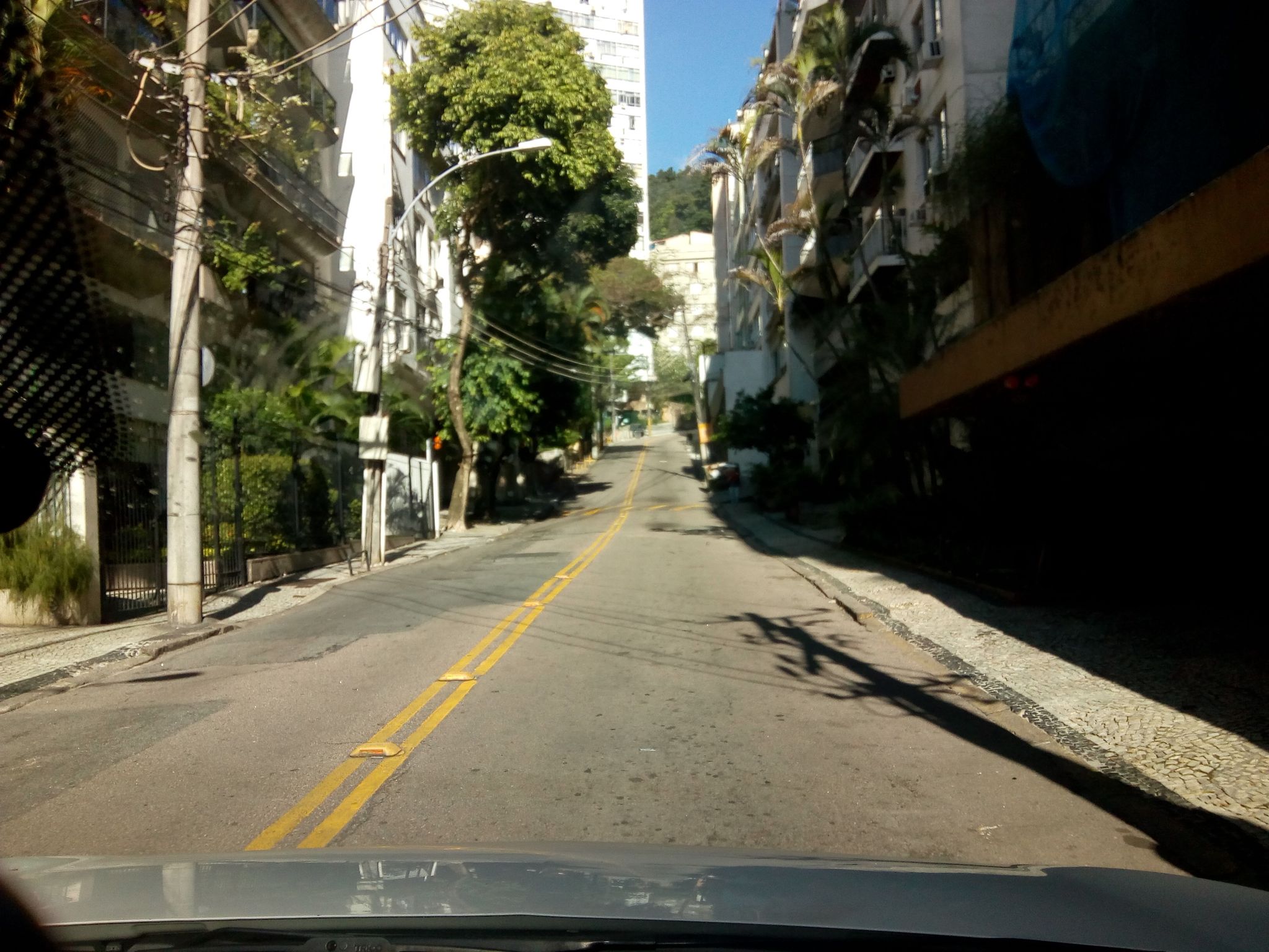 Street-level view near San Giuda, Leblon