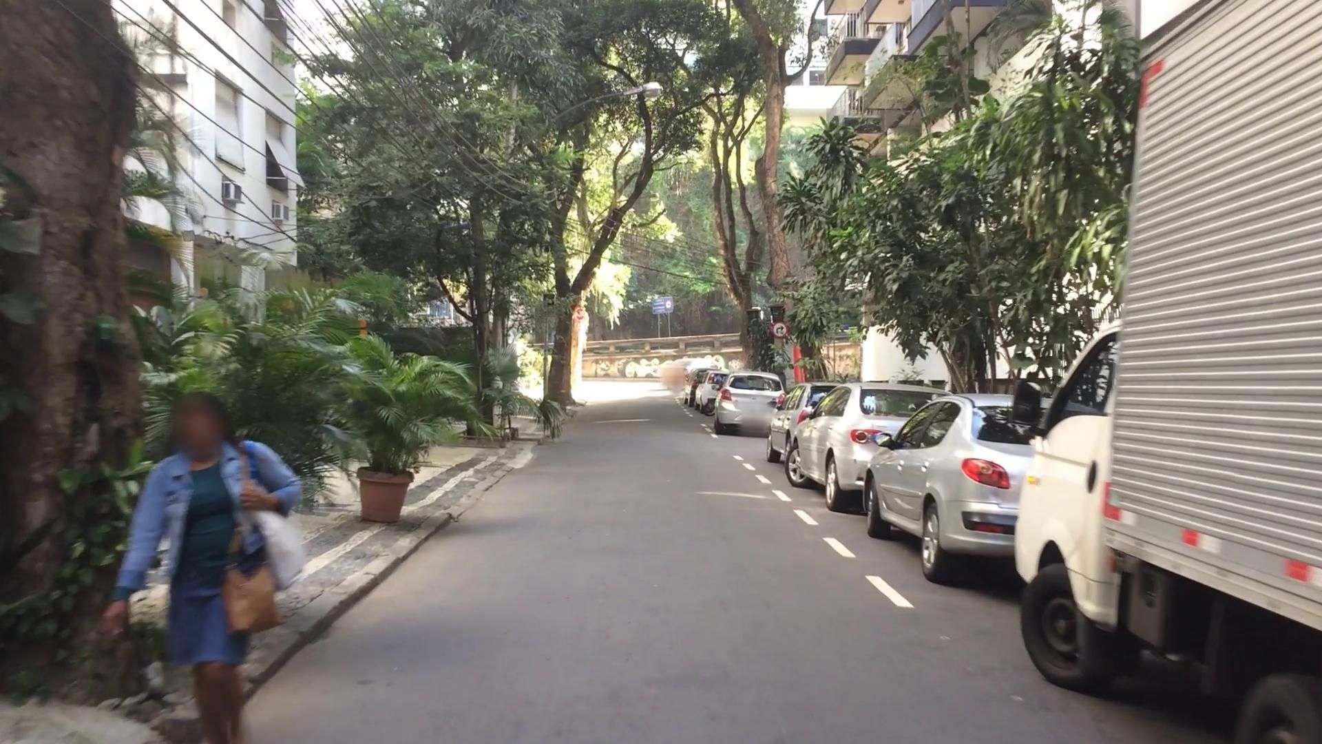Street-level view near Santhiago, Laranjeiras