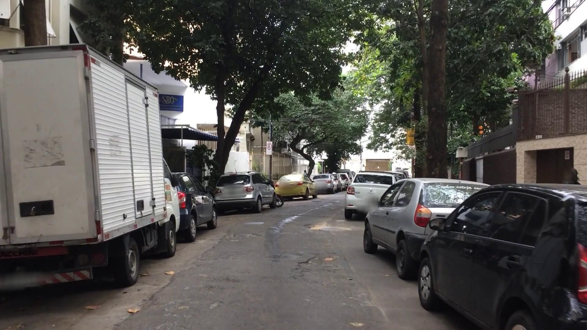 Street-level view near São Salvador, Laranjeiras
