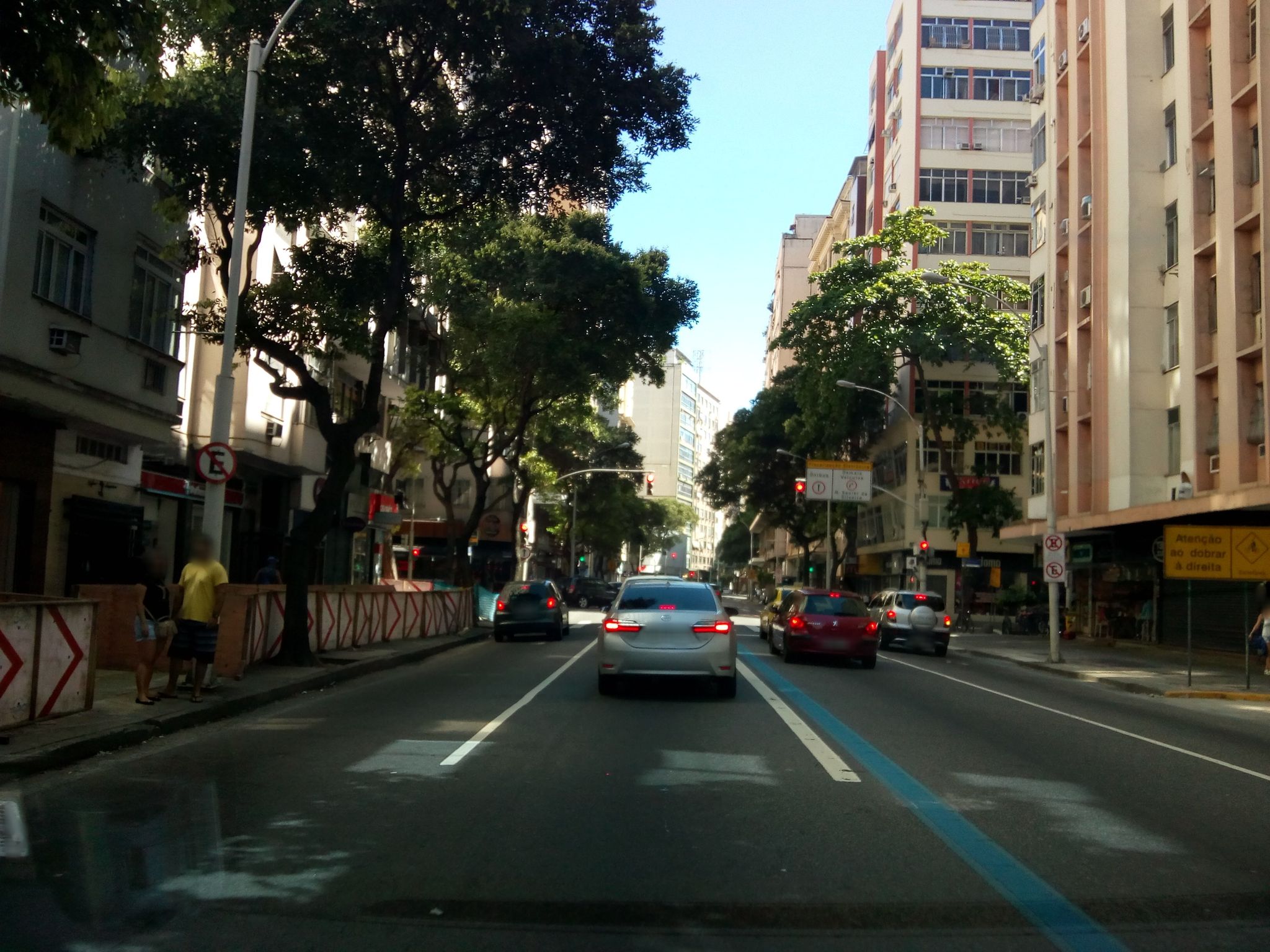 Street-level view near Savoy Othon Travel, Copacabana