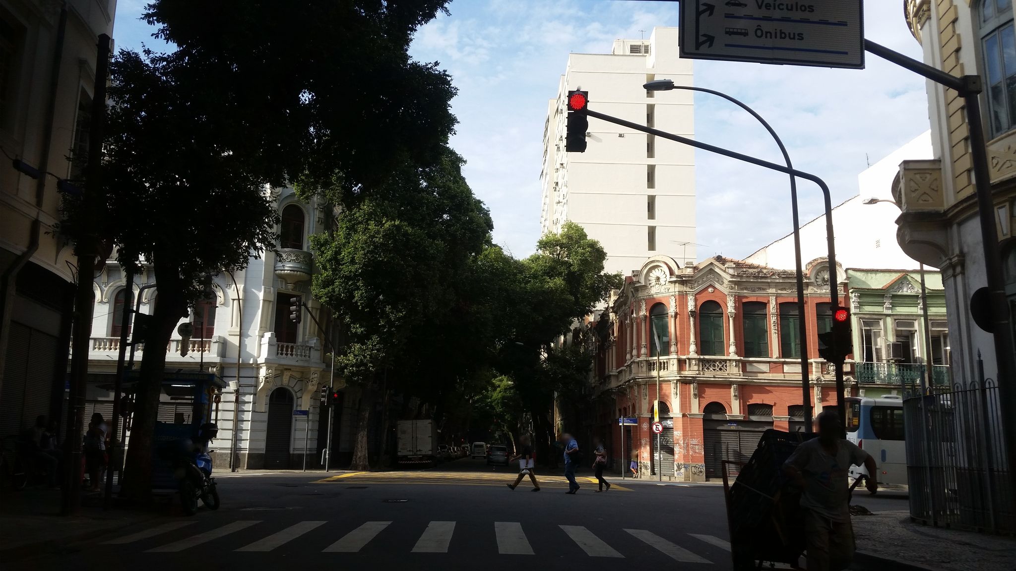 Street-level view near SCCrit, Centro