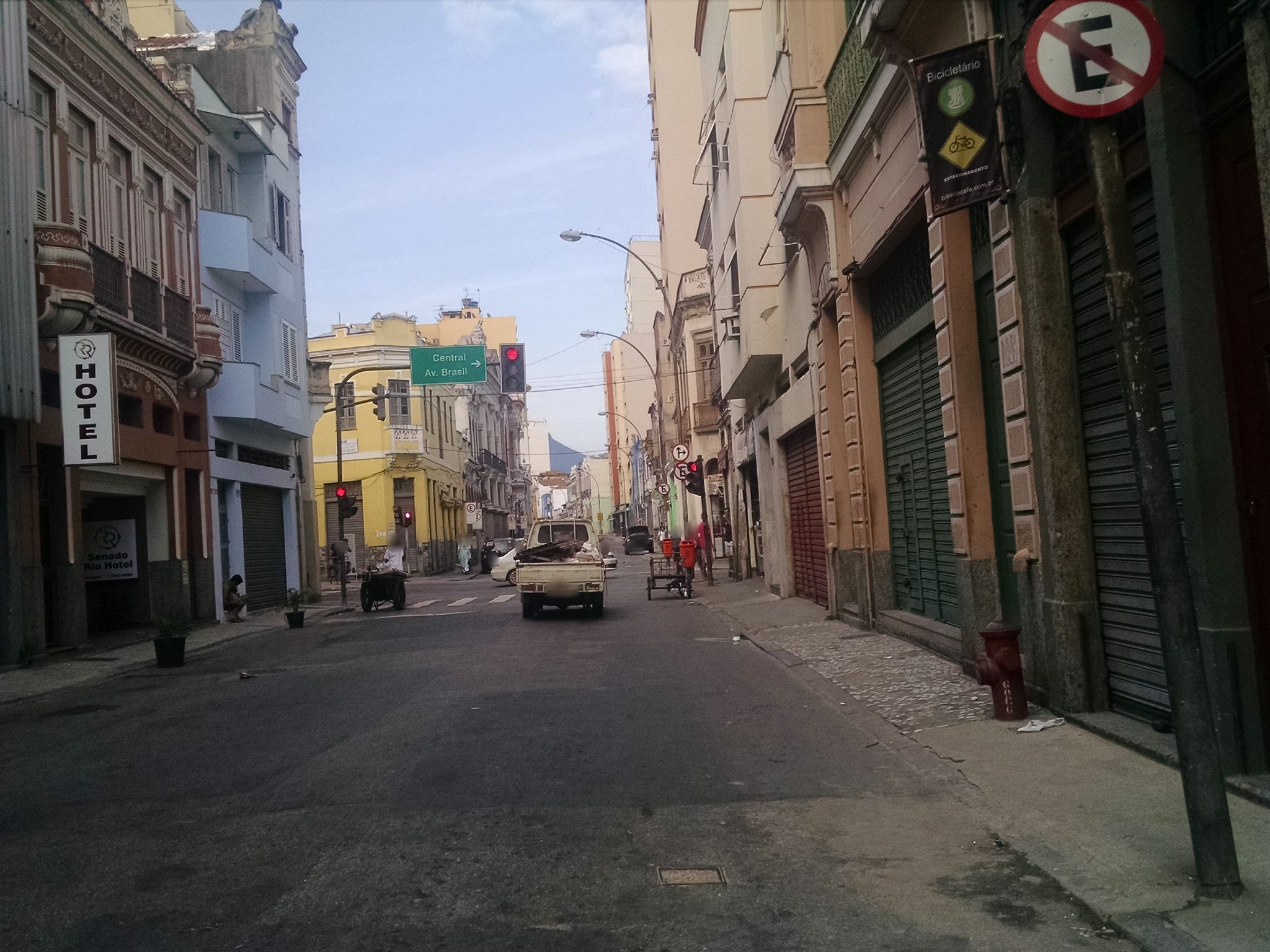 Street-level view near Secretaria do Estado e Depto. do Partrimônio Imobiliário, Centro