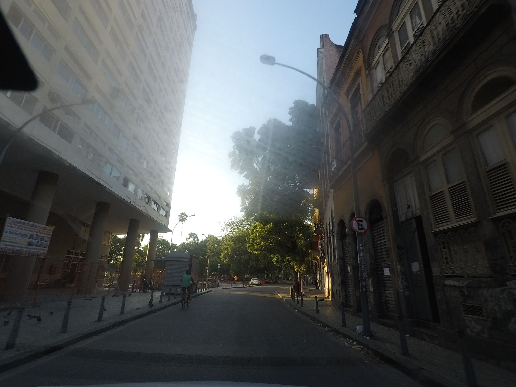 Street-level view near Segundo Pv Nao Tem Teto, Glória