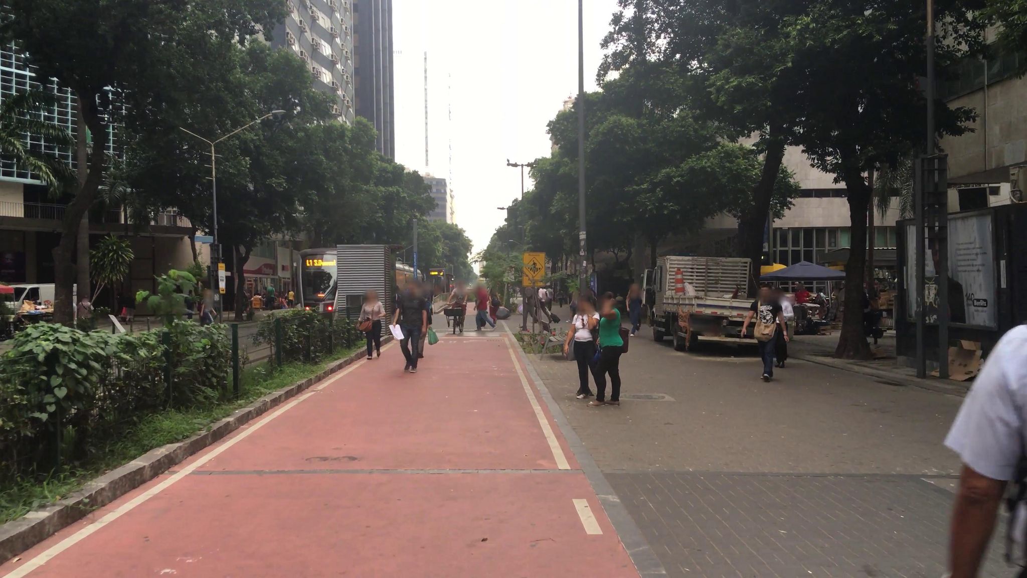 Street-level view near Seguro Frontin, Centro