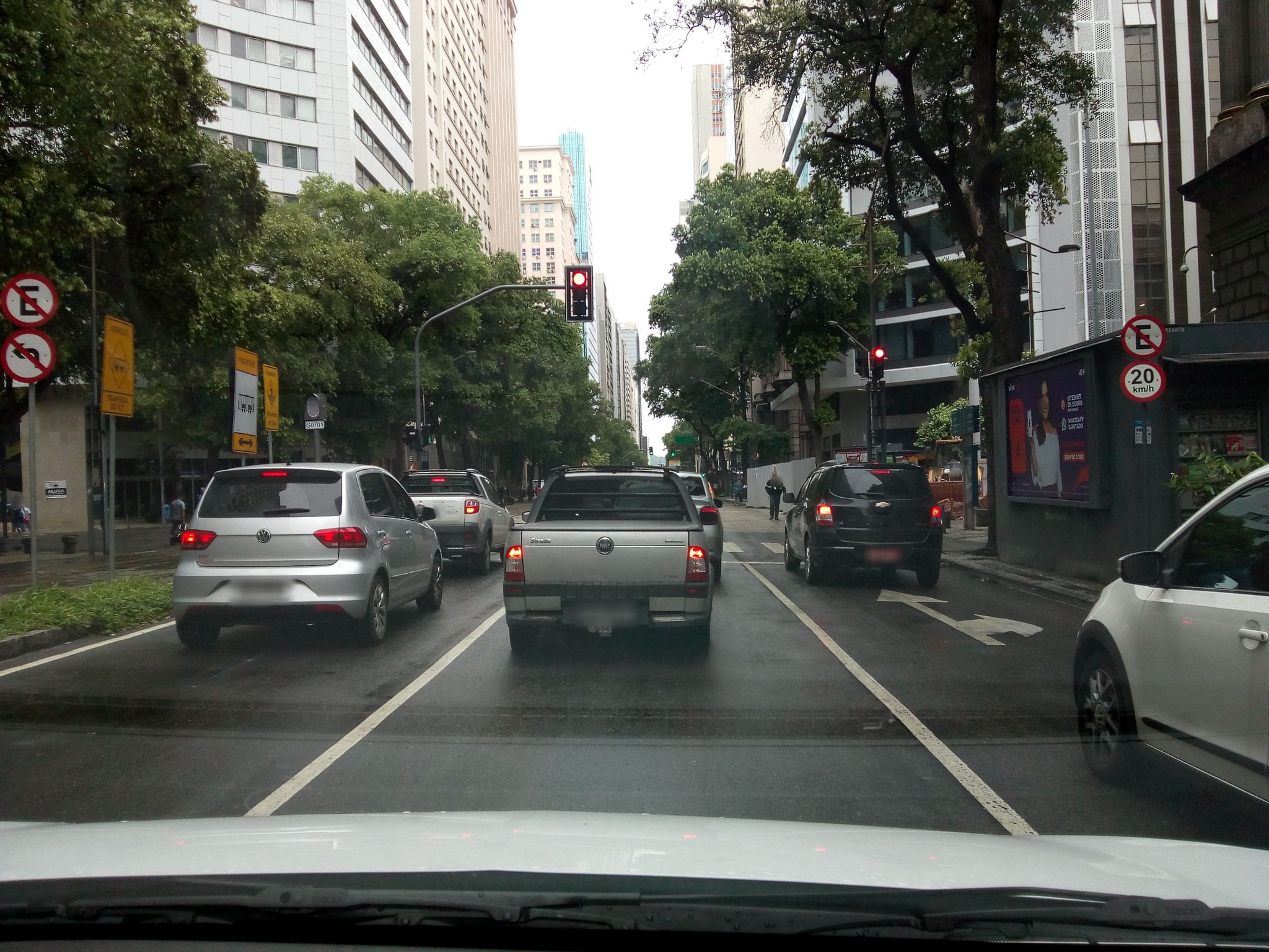 Street-level view near Sem Visao do Pav, Centro