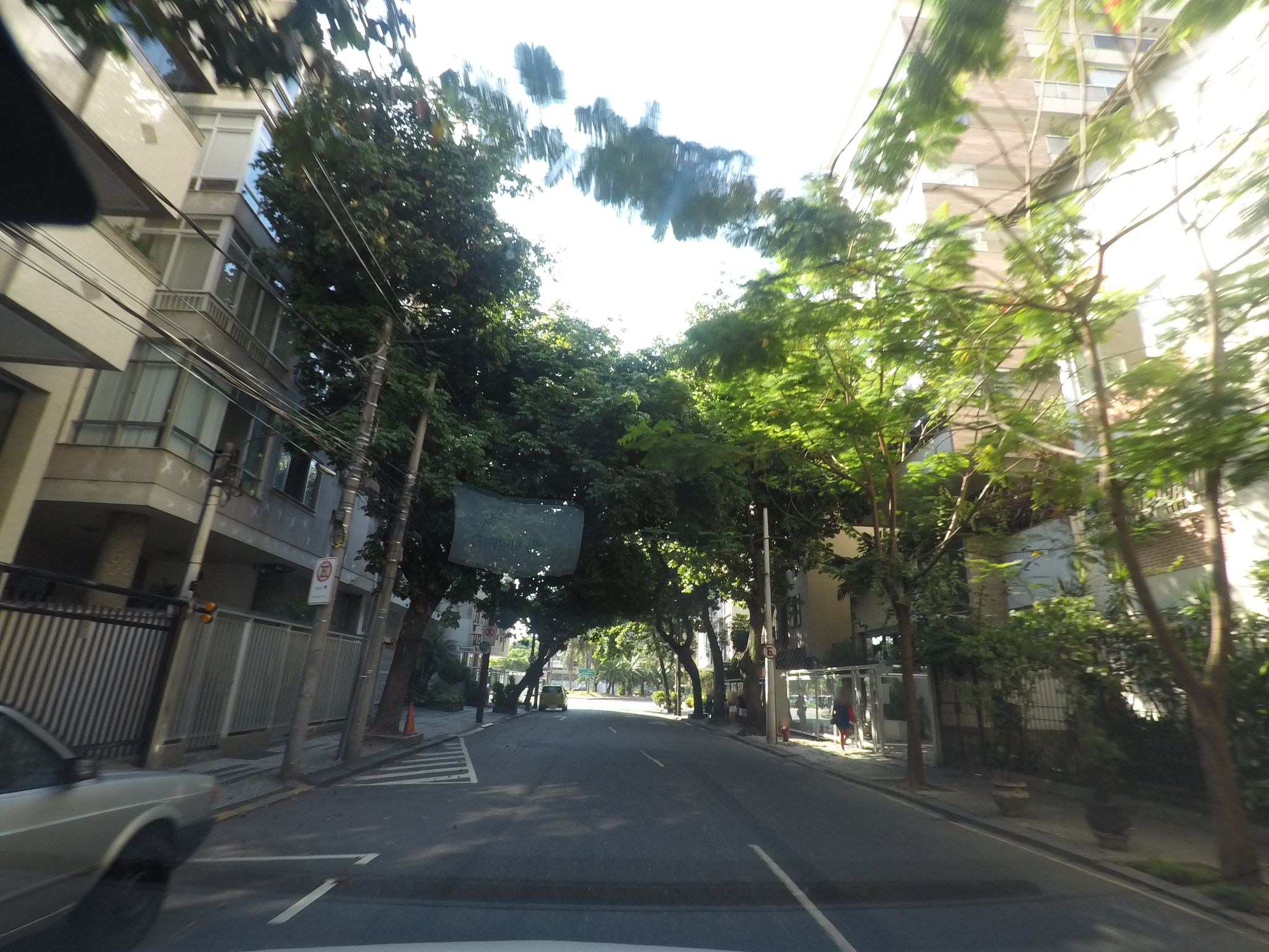 Street-level view near Serra Negra, Gávea