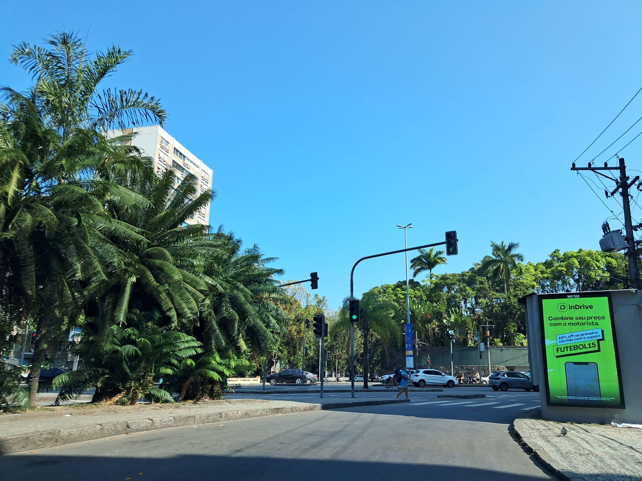 Street-level view near Sinfonia, Gávea