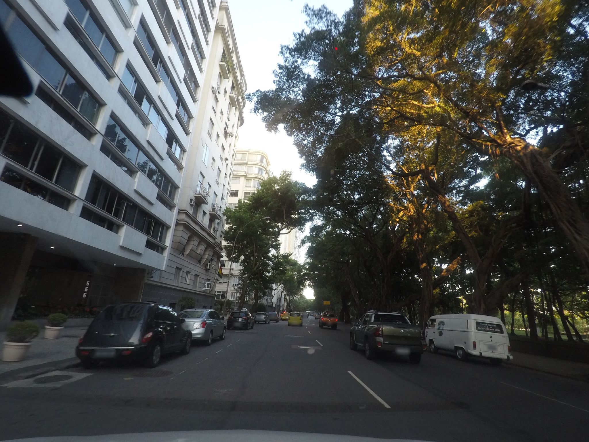 Street-level view near Sir Winston Churchill, Botafogo