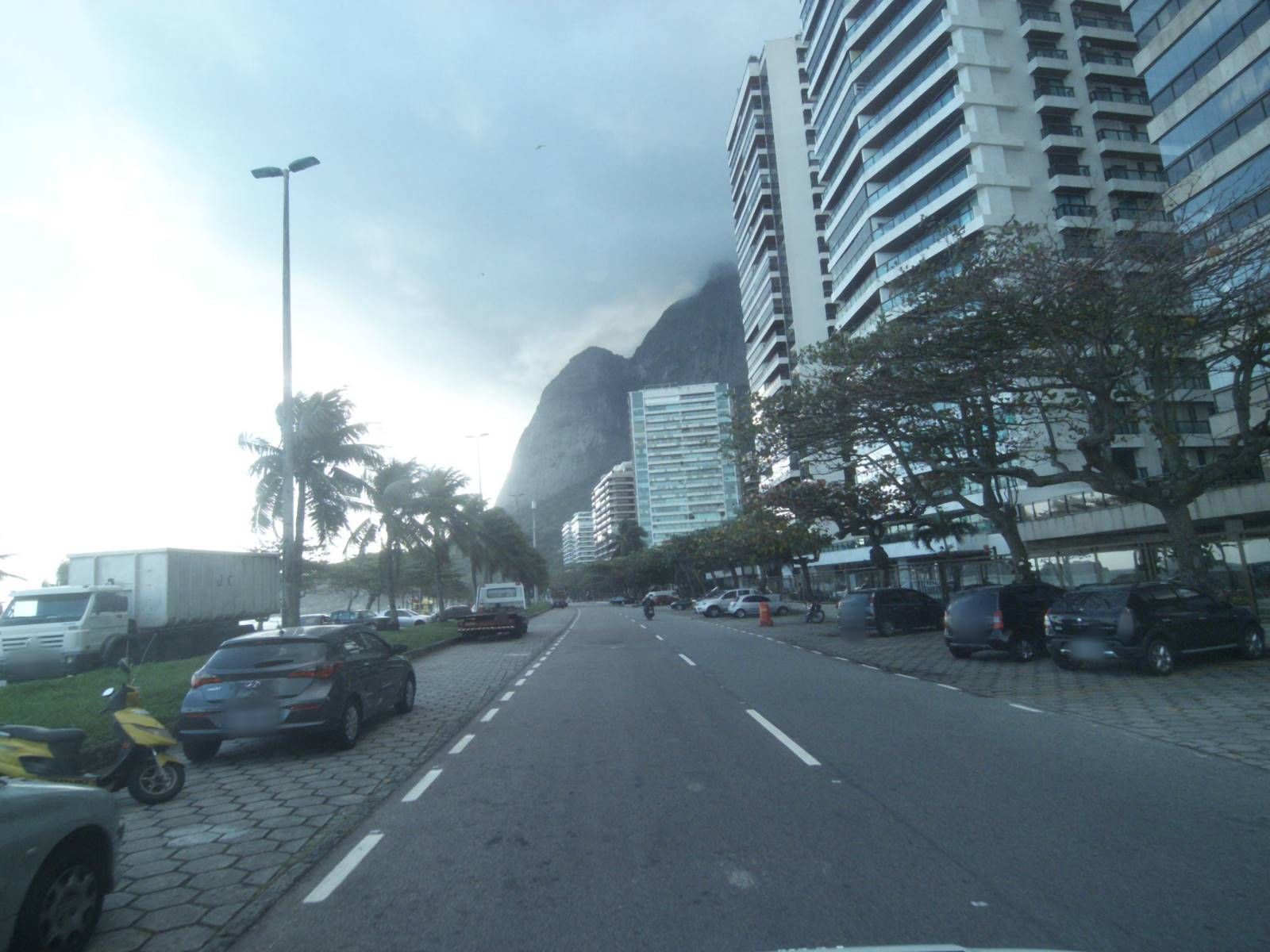 Street-level view near Sol Maior, São Conrado