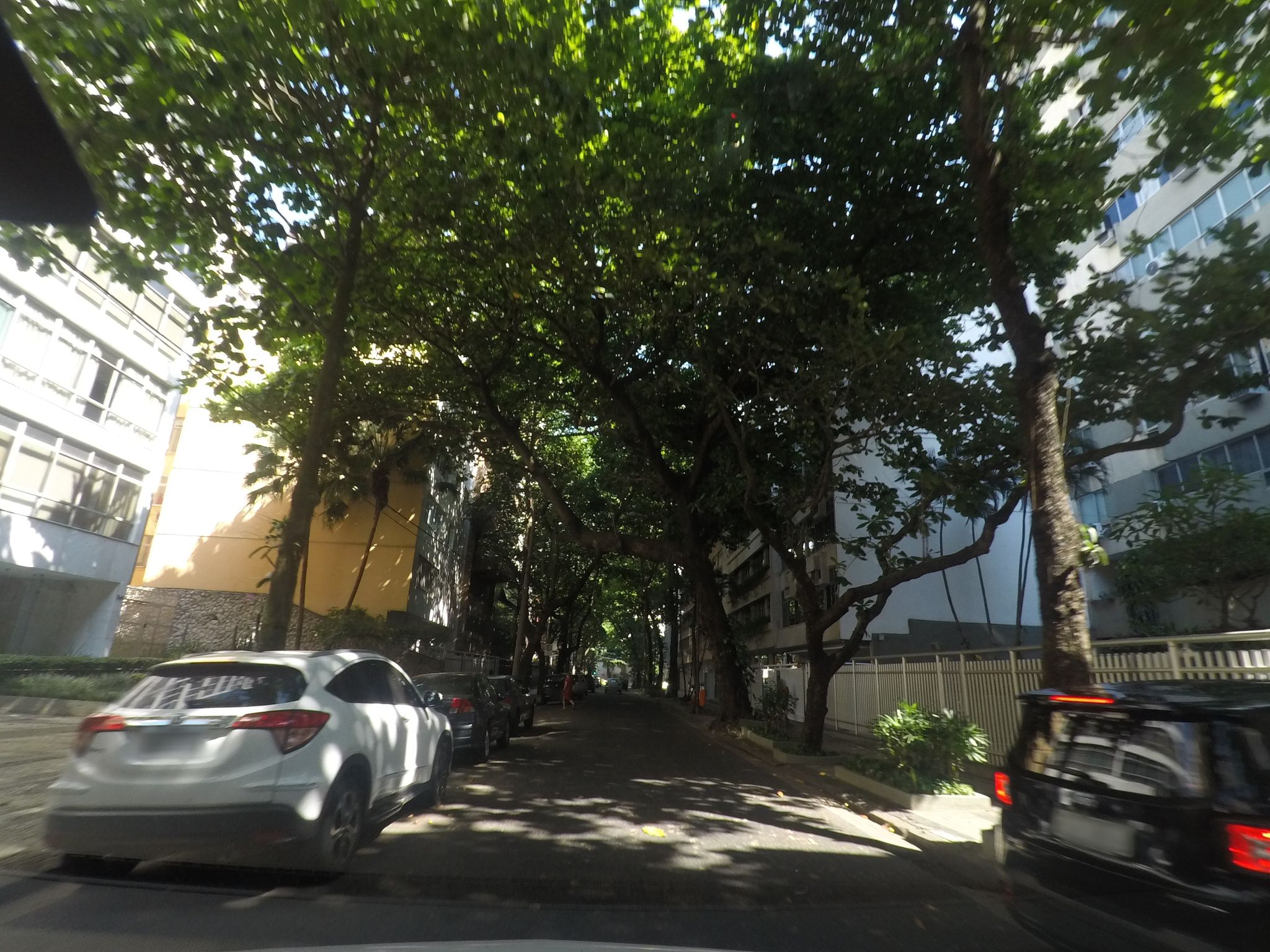 Street-level view near Solar Artigas, Leblon
