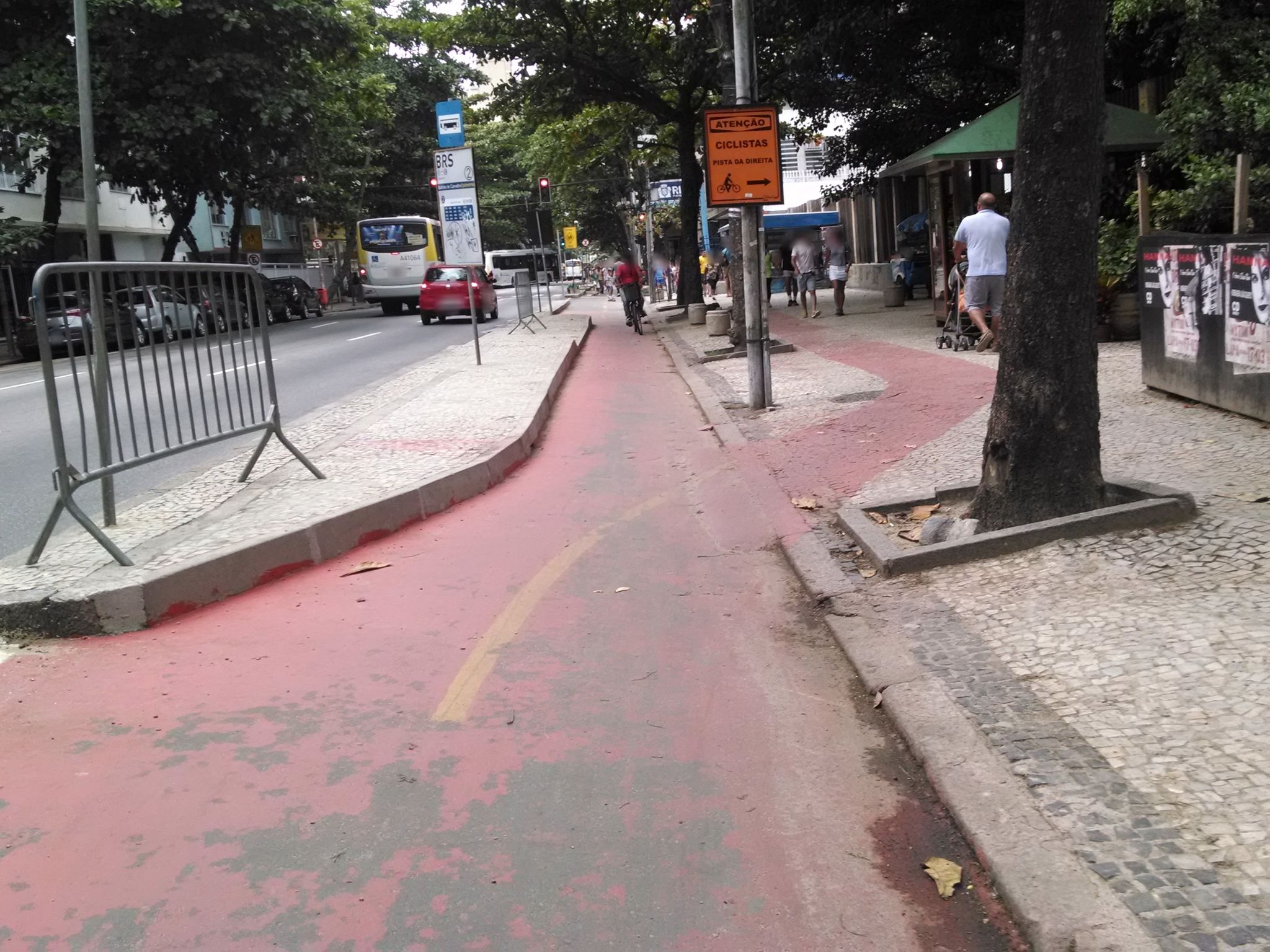 Street-level view near Solar da Praia, Ipanema