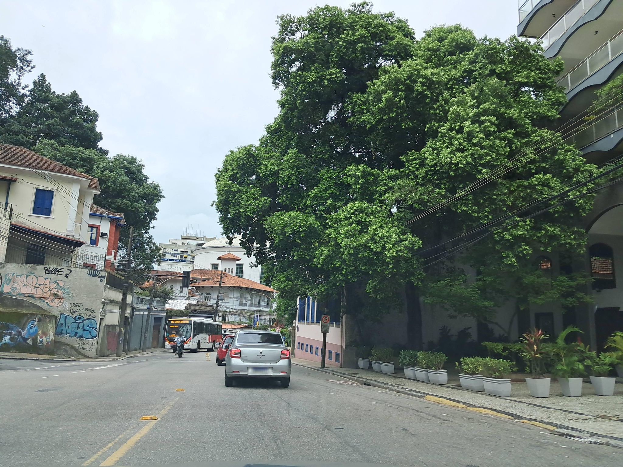 Street-level view near Solar das Águas, Cosme Velho