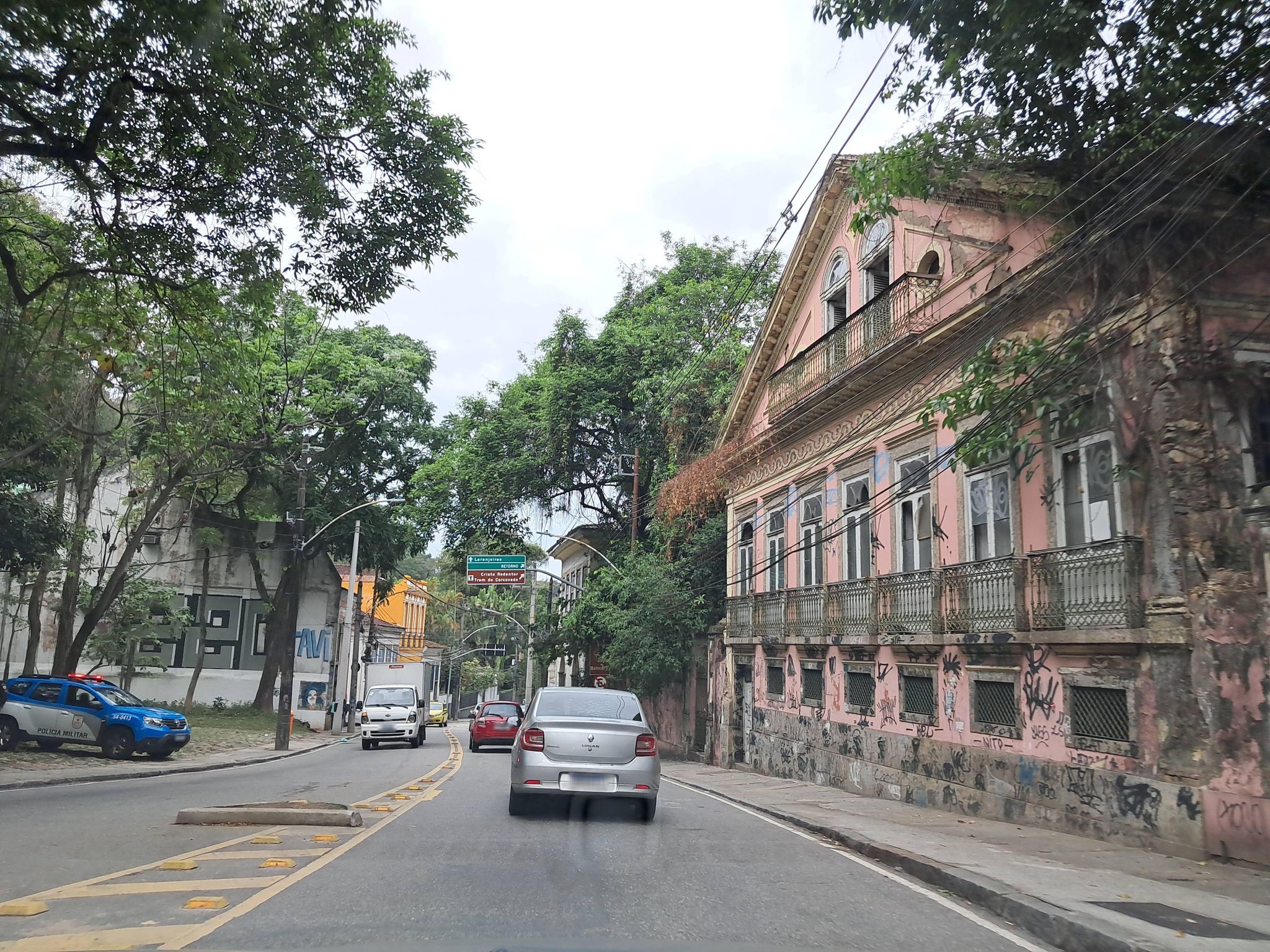 Street-level view near Solar dos Abacaxis, Cosme Velho