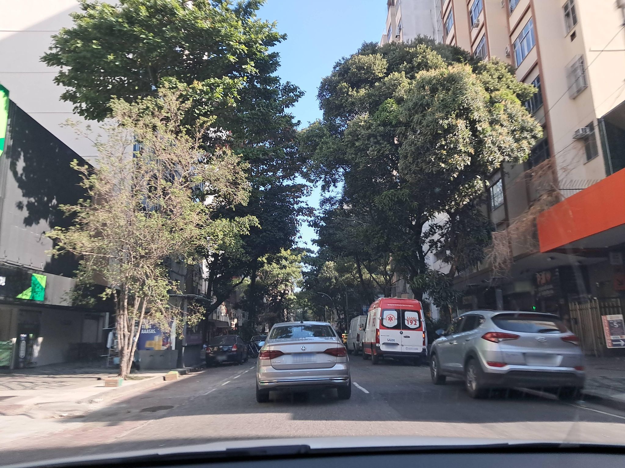 Street-level view near Solar Marquês de Abrantes, Flamengo