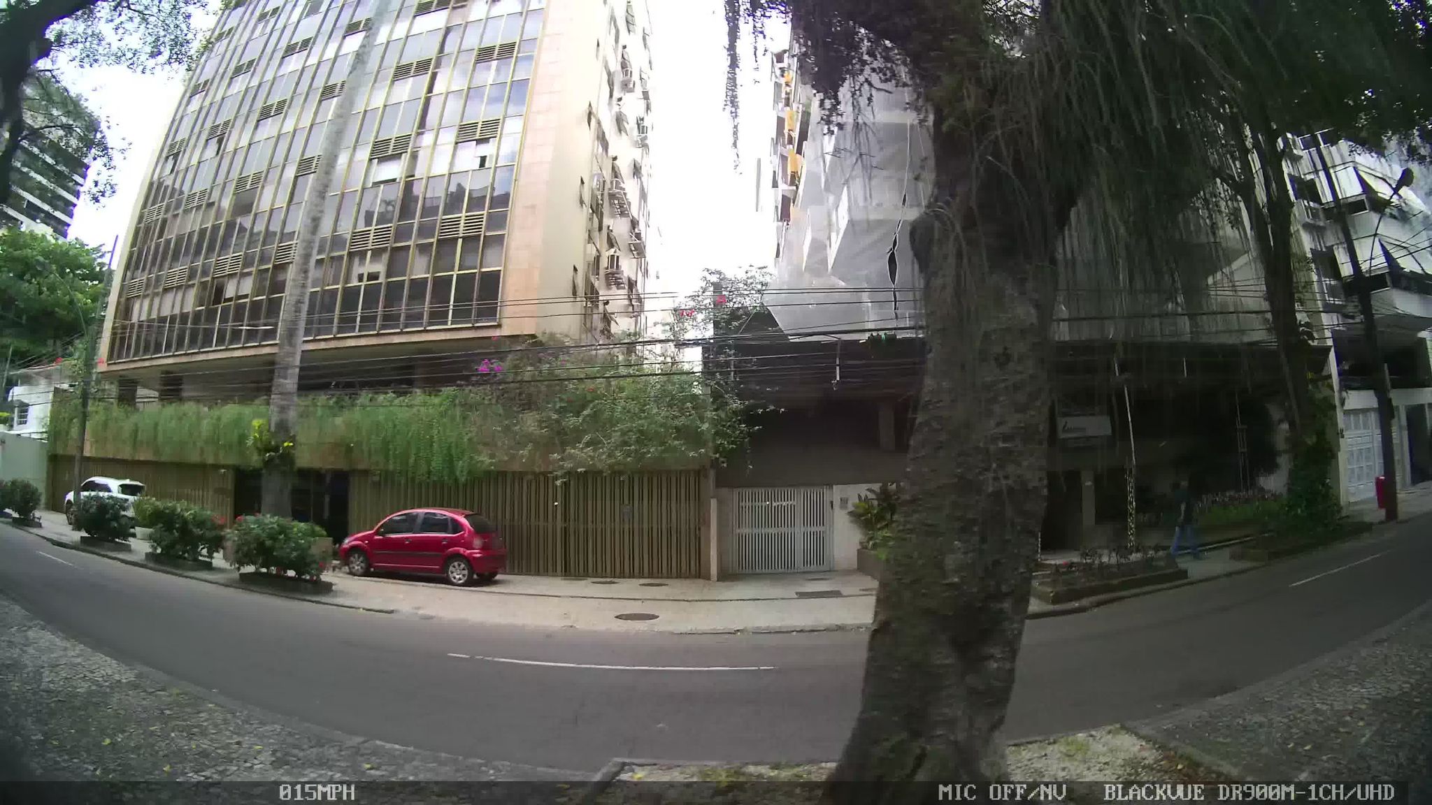 Street-level view near Solar Miriam, Lagoa