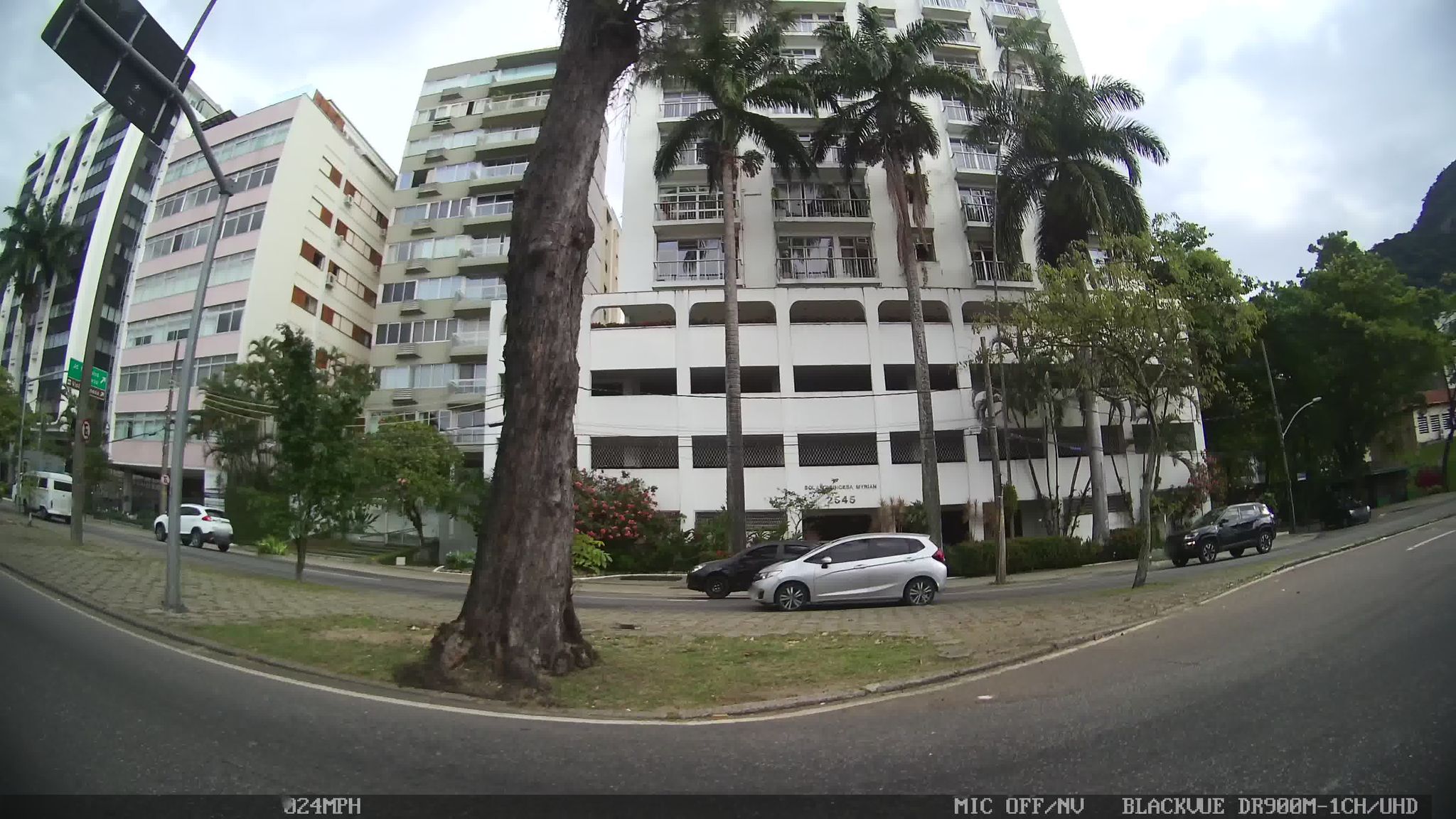 Street-level view near Solar Princesa Myrian, Lagoa