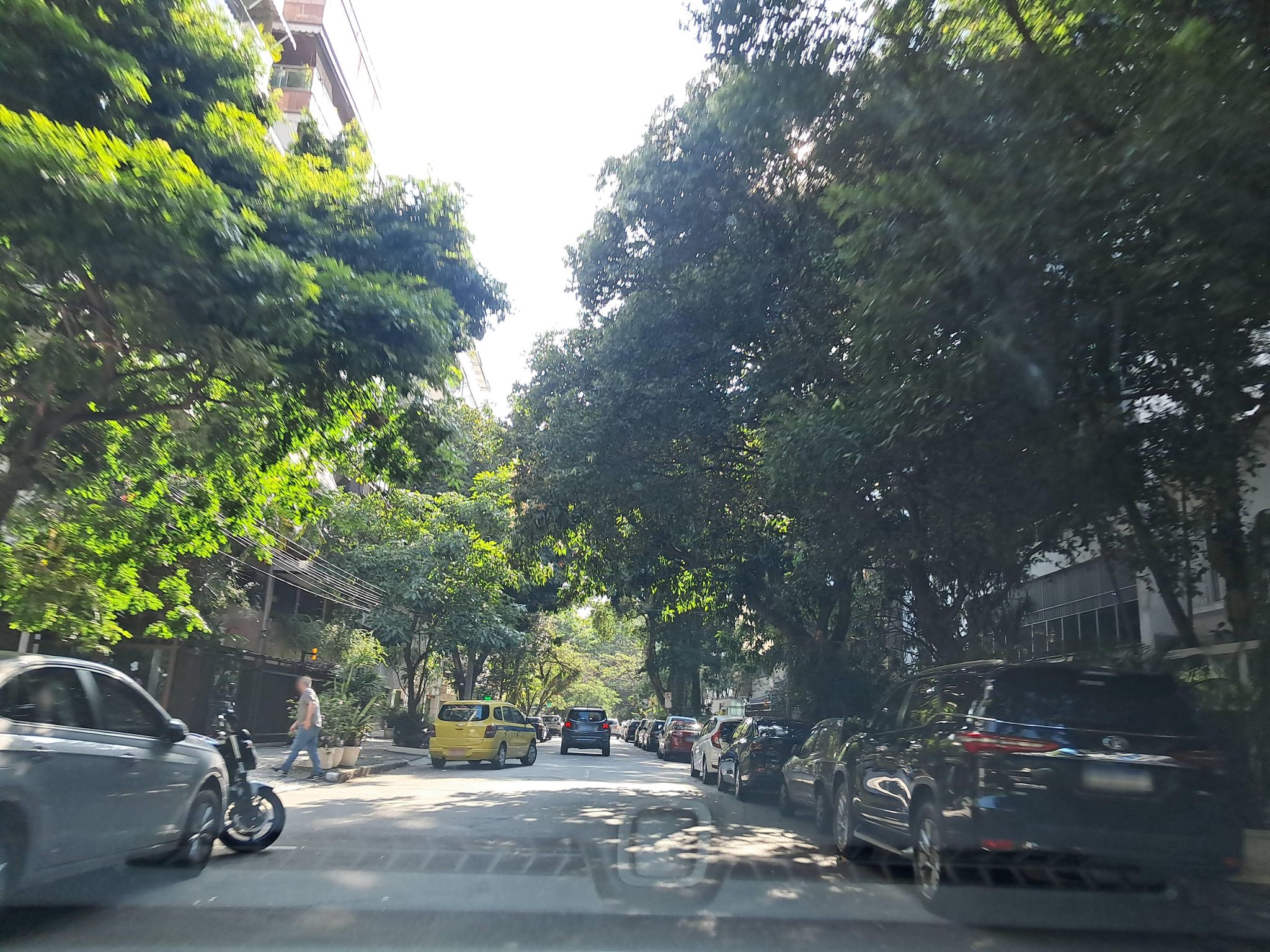 Street-level view near Solar, Ipanema