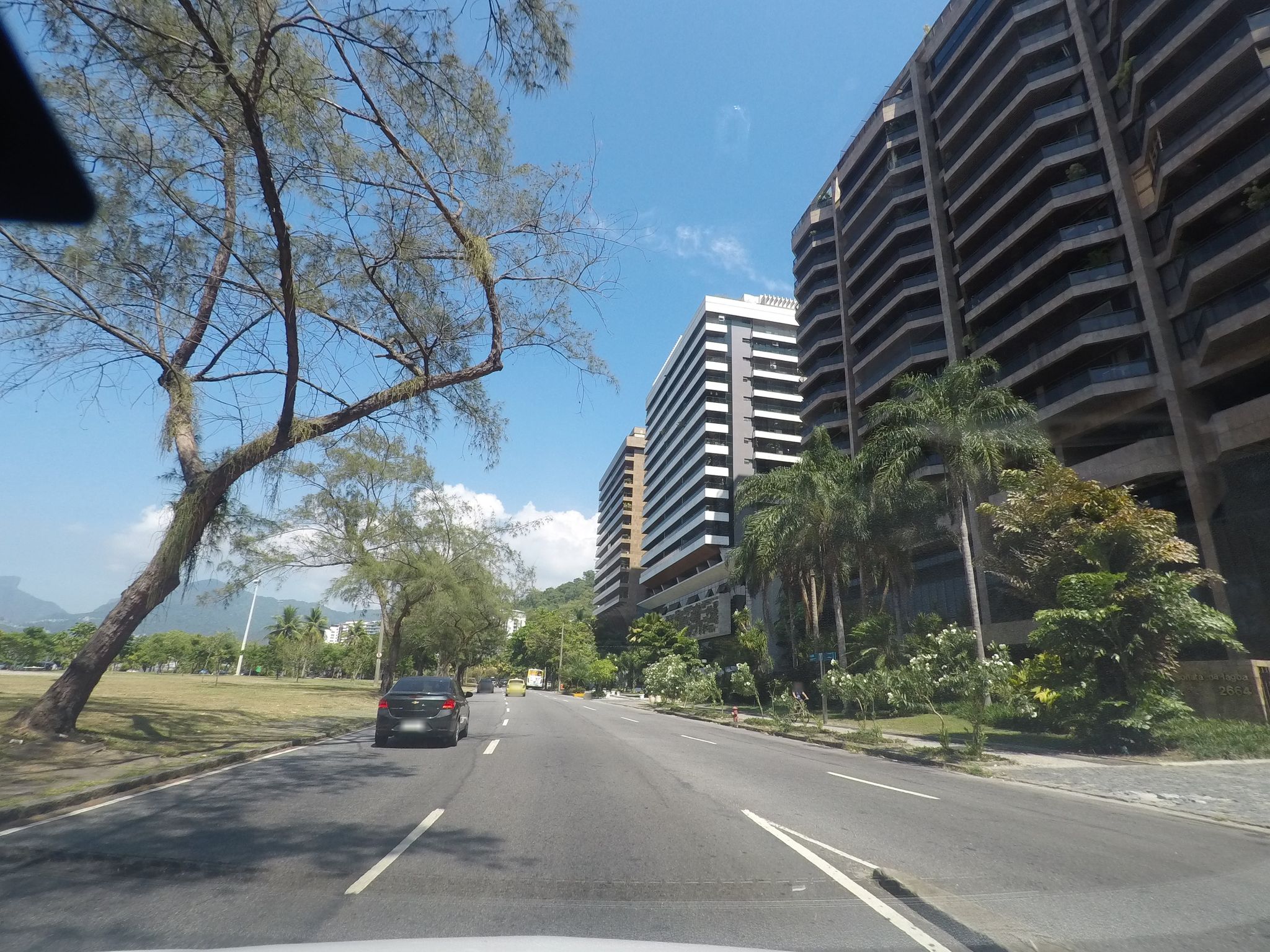 Street-level view near Sonata da Lagoa, Ipanema