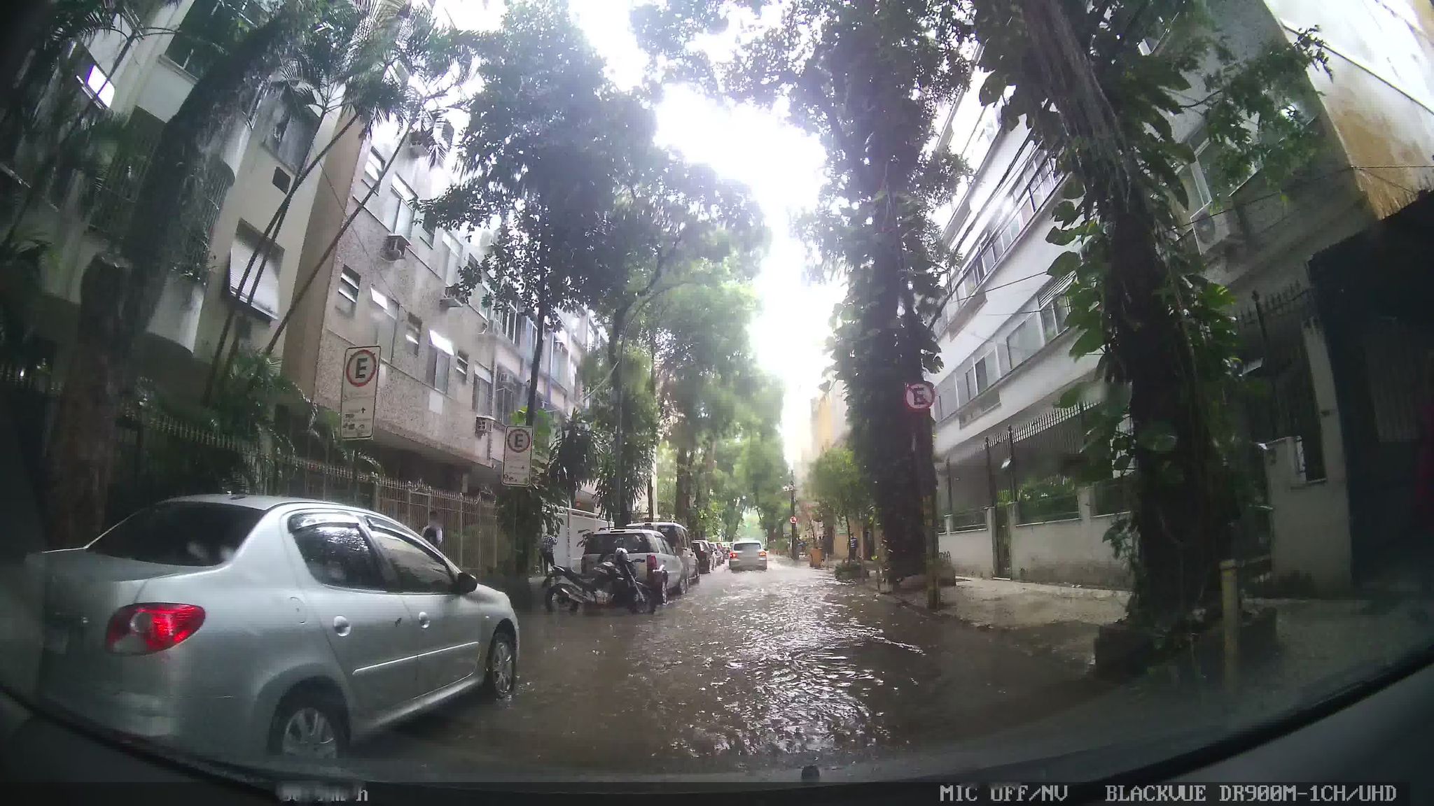 Street-level view near Sonia Maria, Flamengo