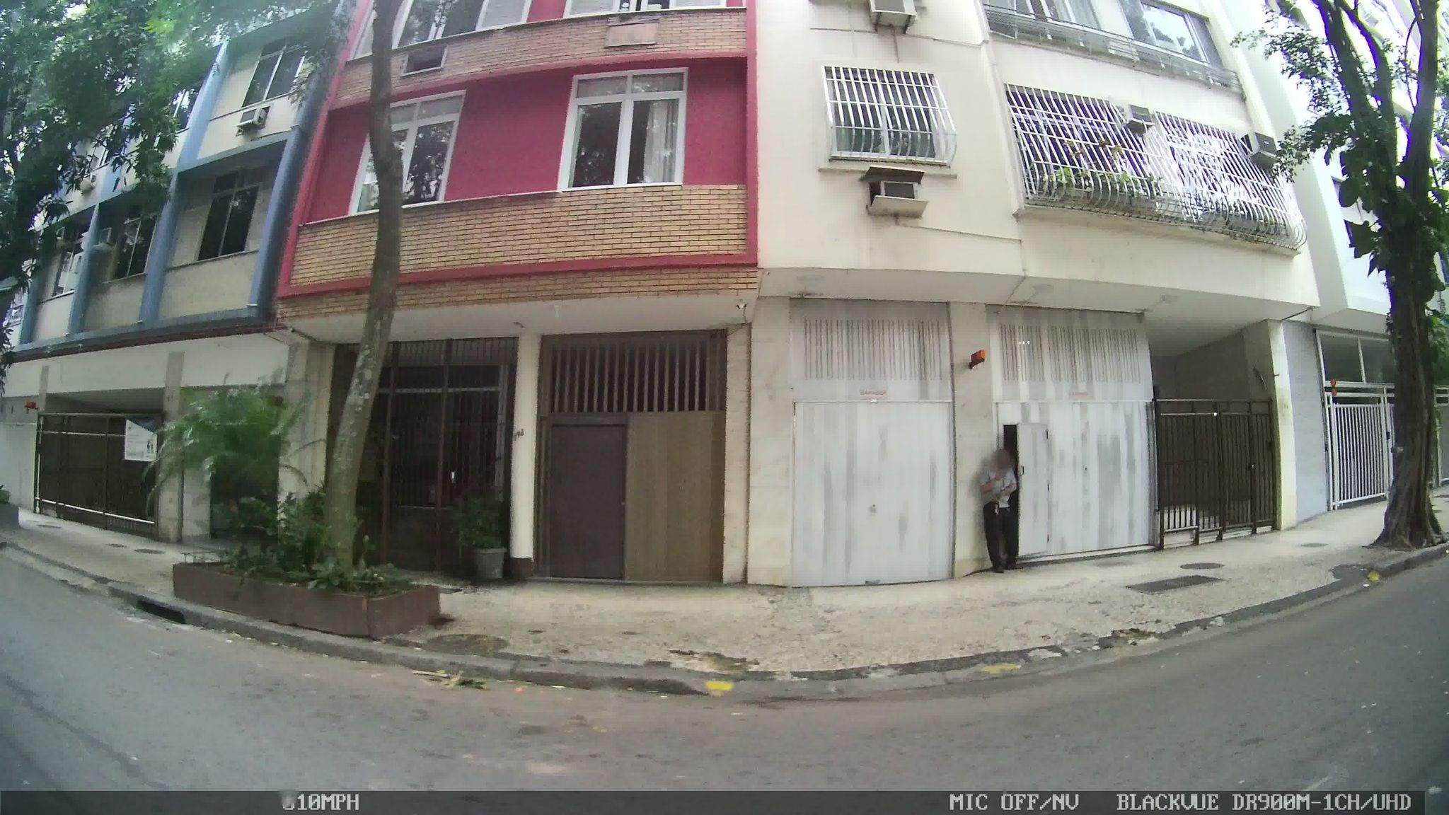Street-level view near Souza Lima, Copacabana