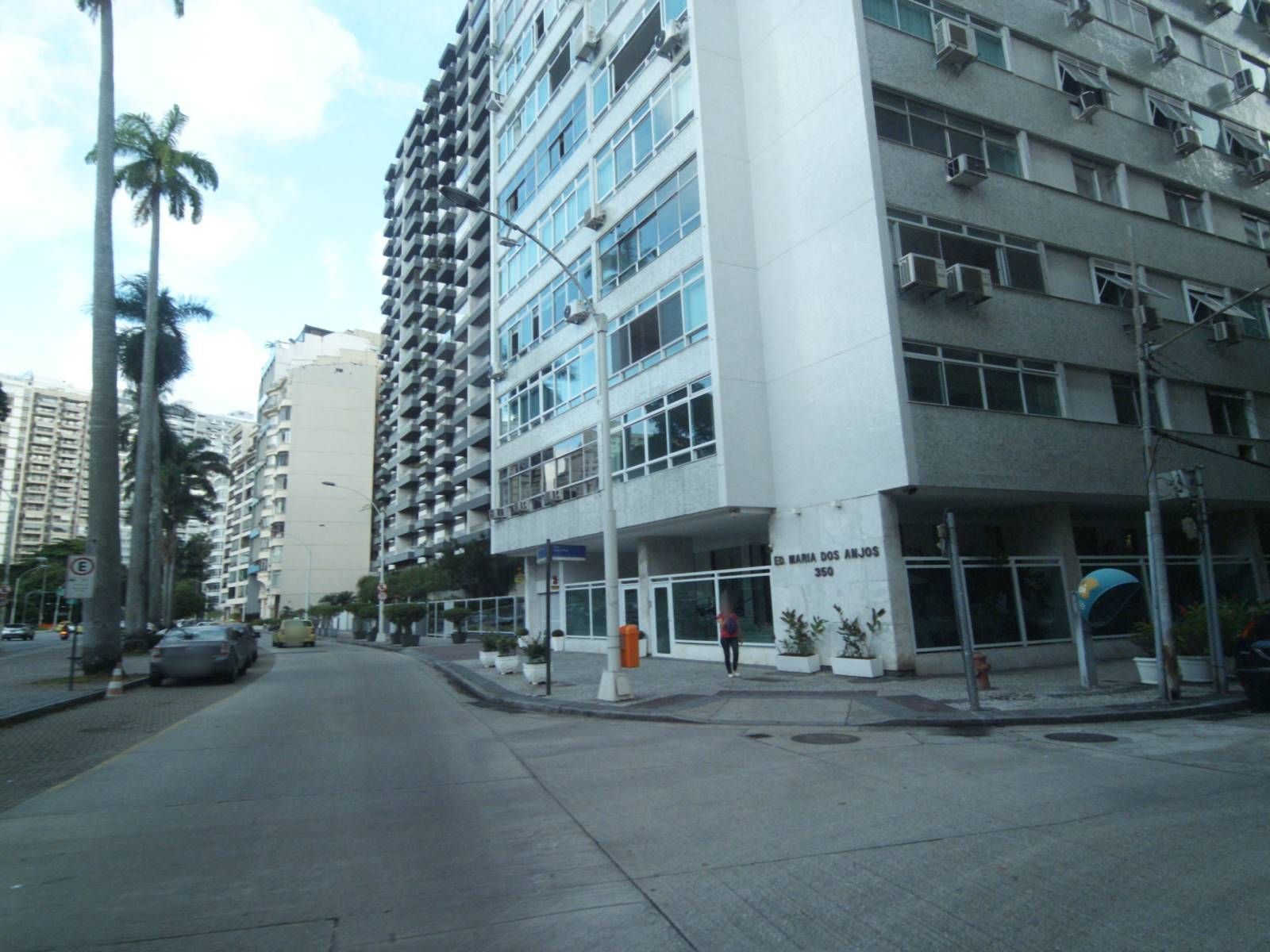 Street-level view near Stephane Mallarme, Flamengo