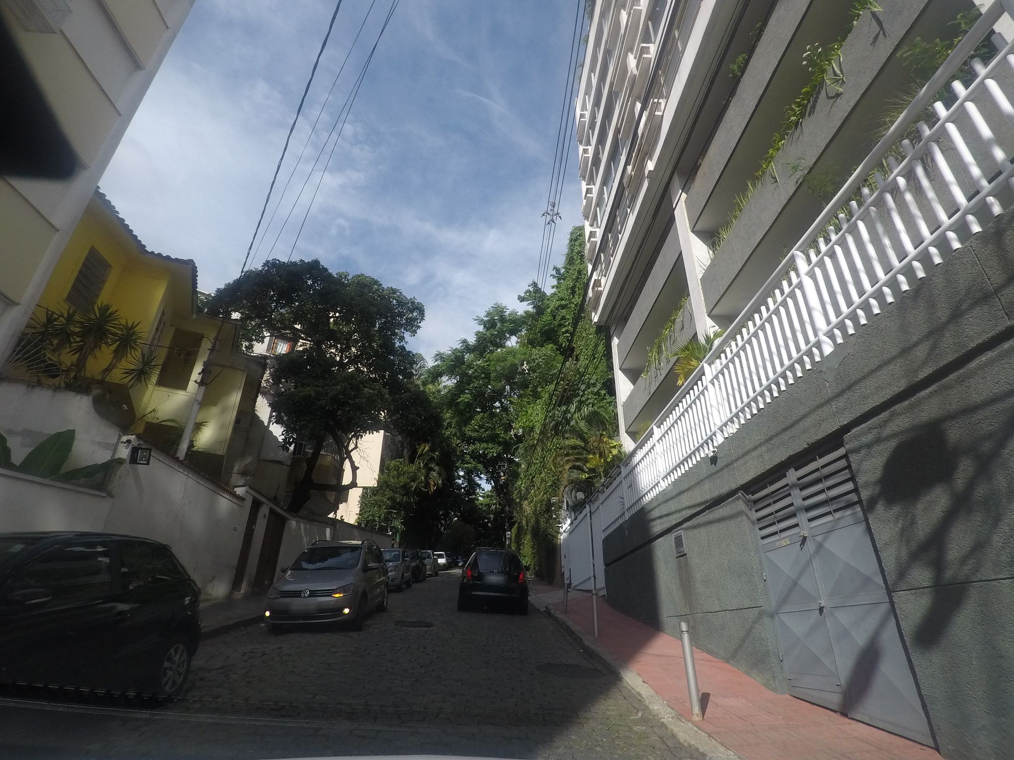 Street-level view near Stilodipalmi, Humaitá
