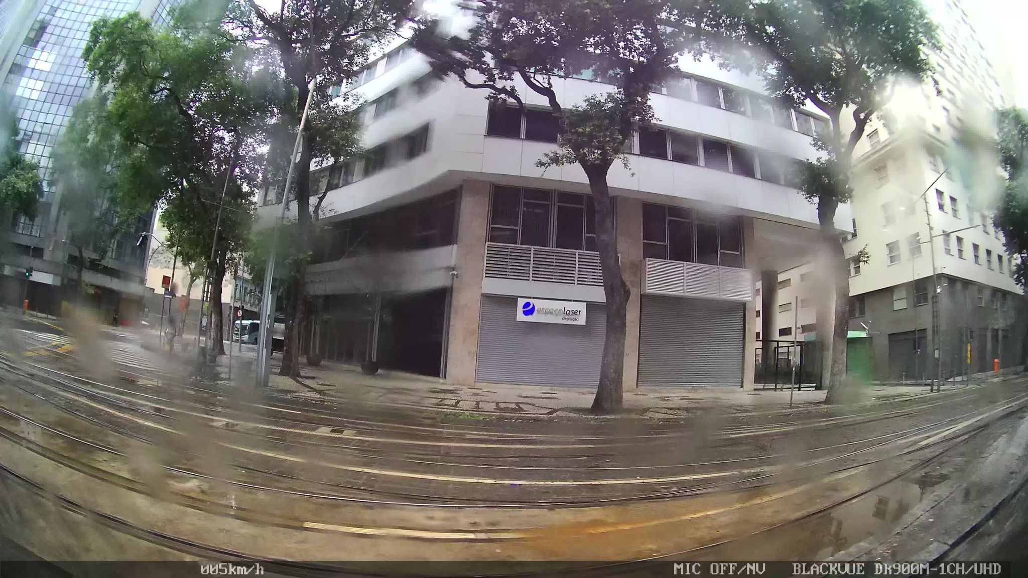 Street-level view near Sub Solo, Glória