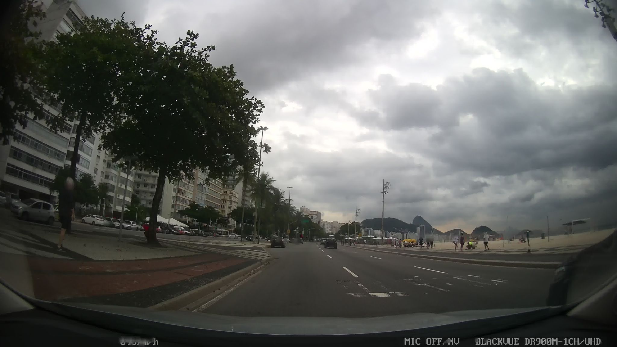 Street-level view near Supermercados Zona Sul, Copacabana