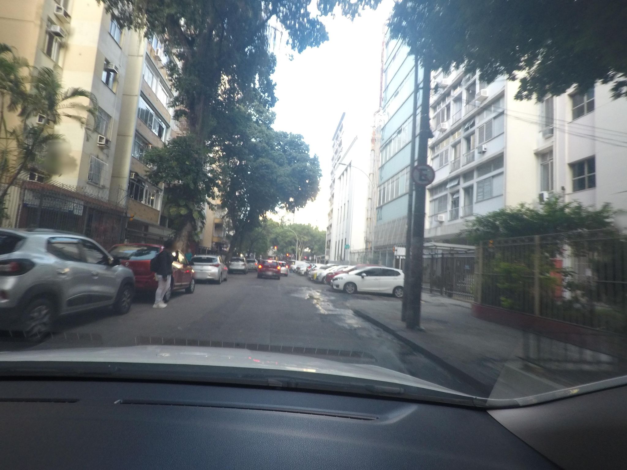 Street-level view near Suryo Mahikari, Flamengo