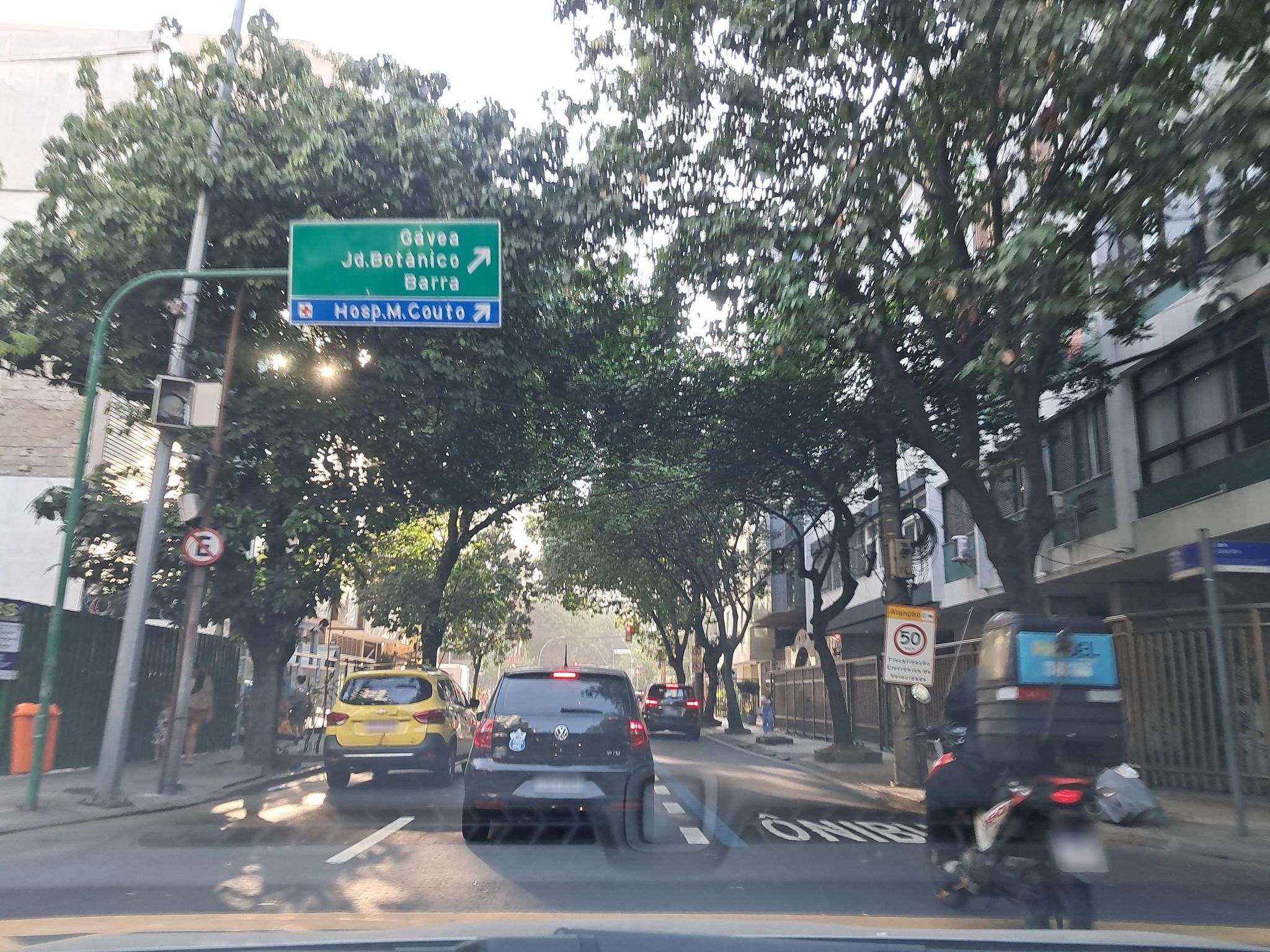 Street-level view near The Trend, Leblon